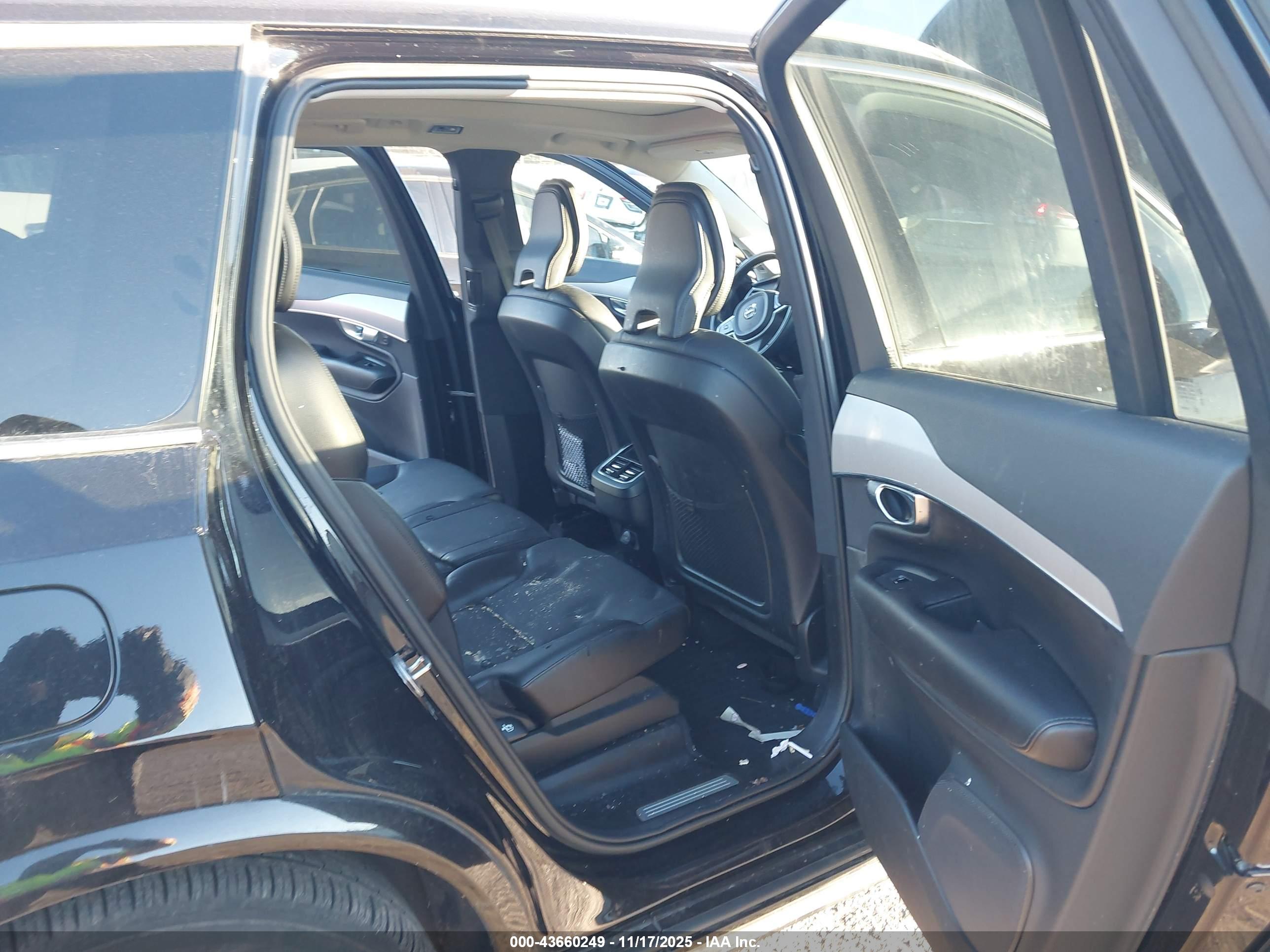 VOLVO XC90 image 8