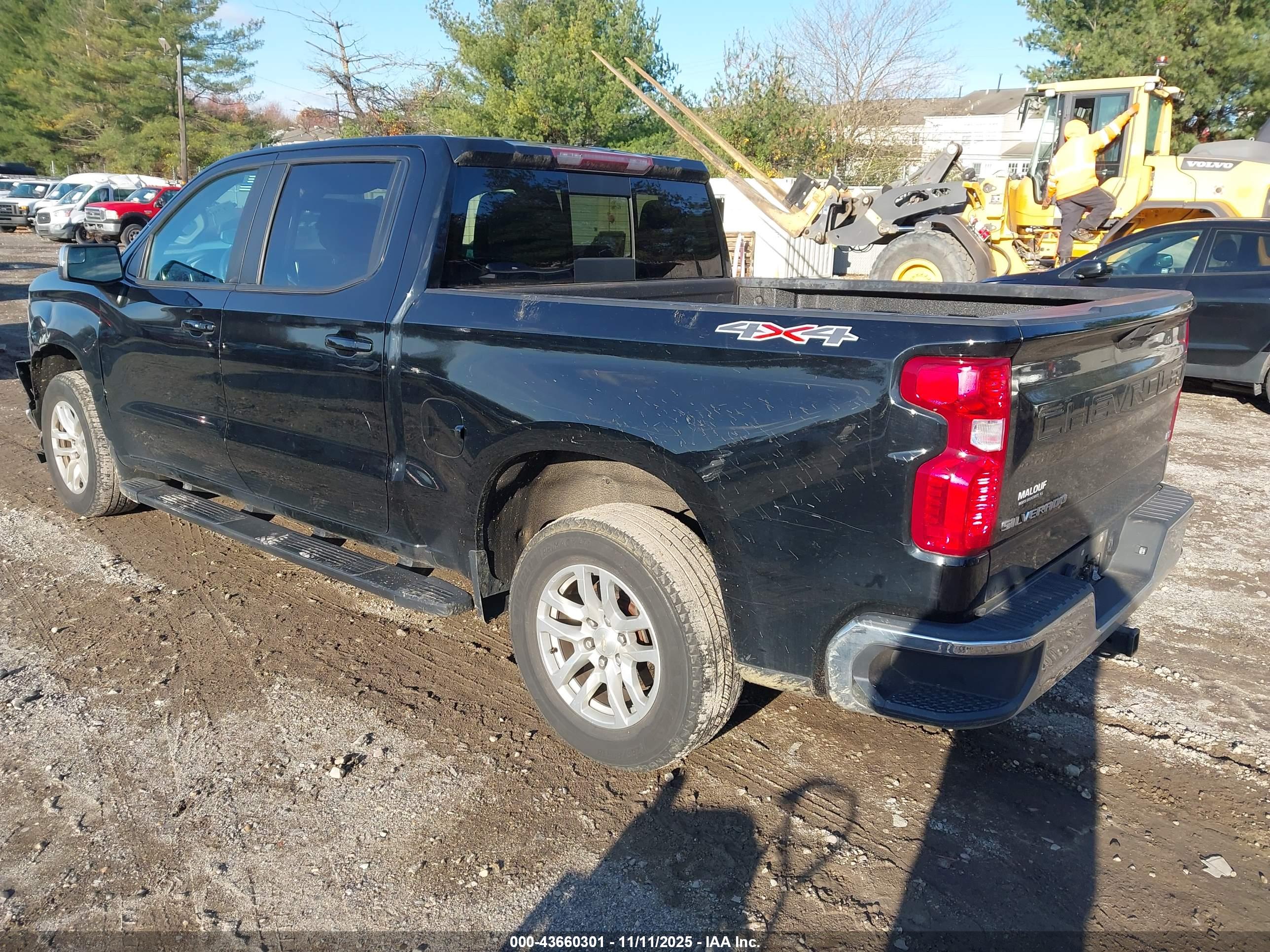 CHEVROLET SILVERADO image 3