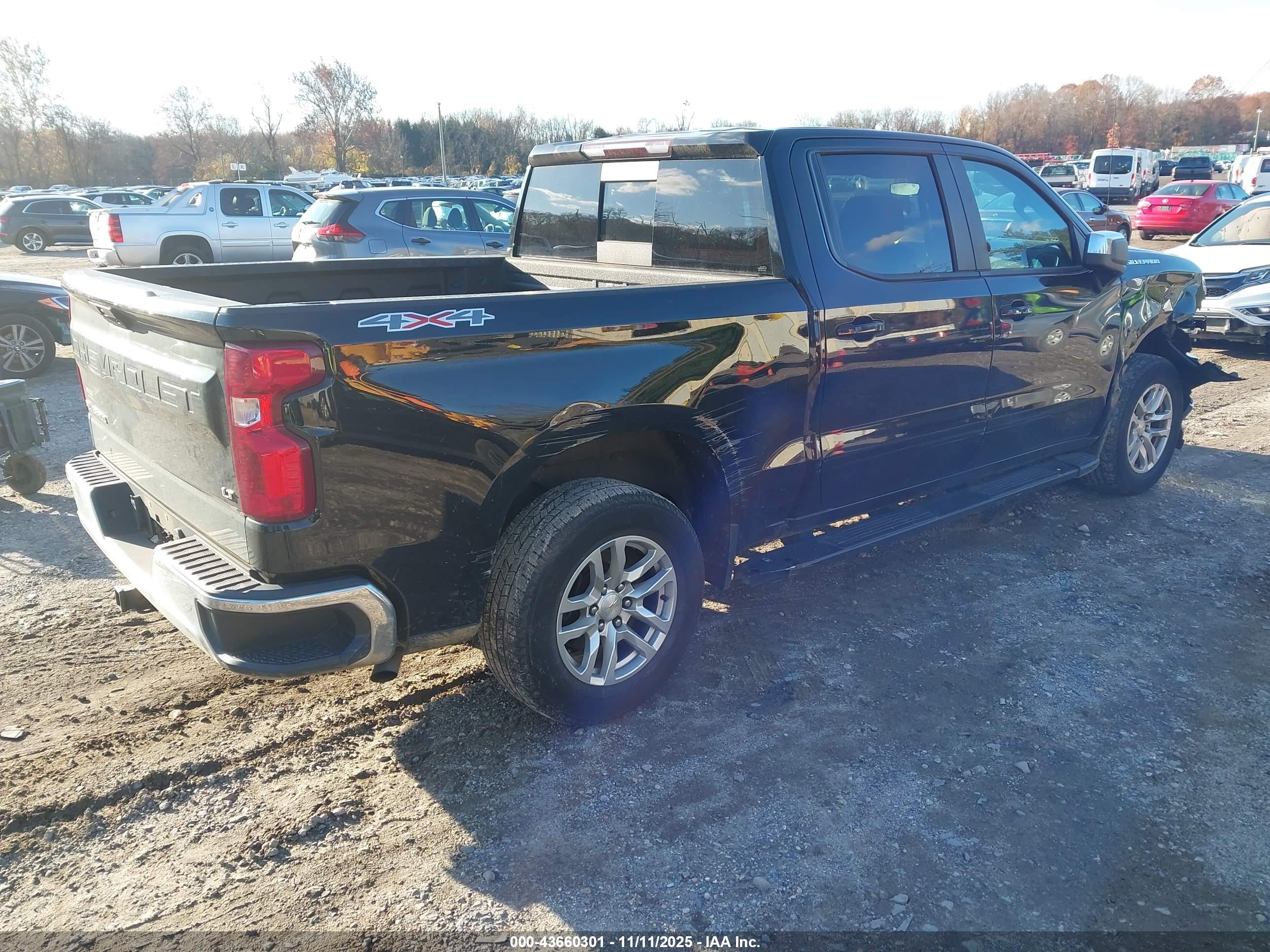 CHEVROLET SILVERADO image 4