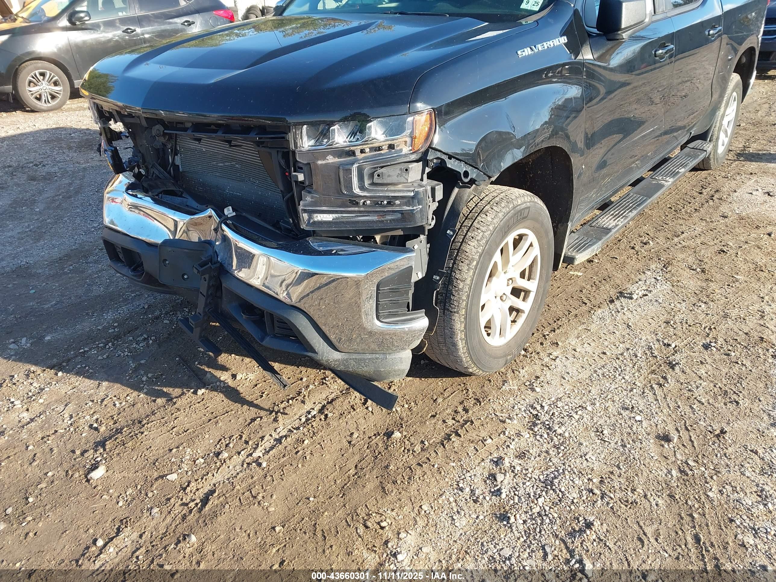 CHEVROLET SILVERADO image 6