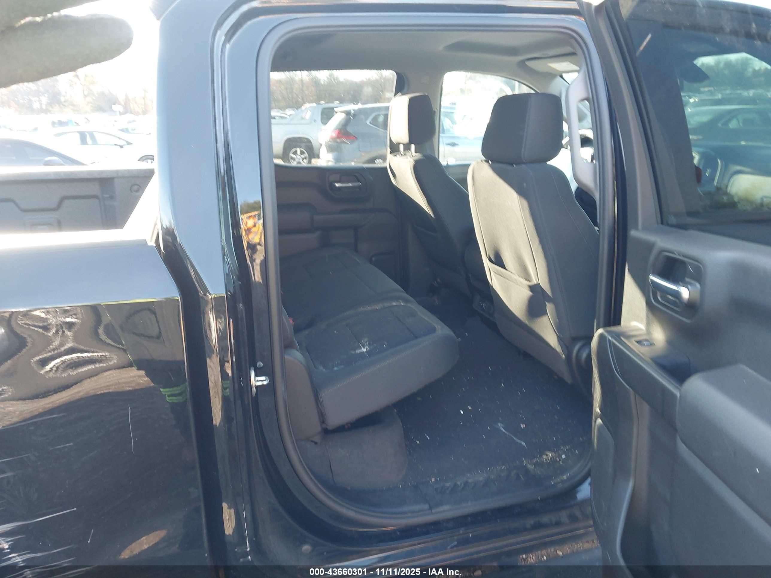 CHEVROLET SILVERADO image 8