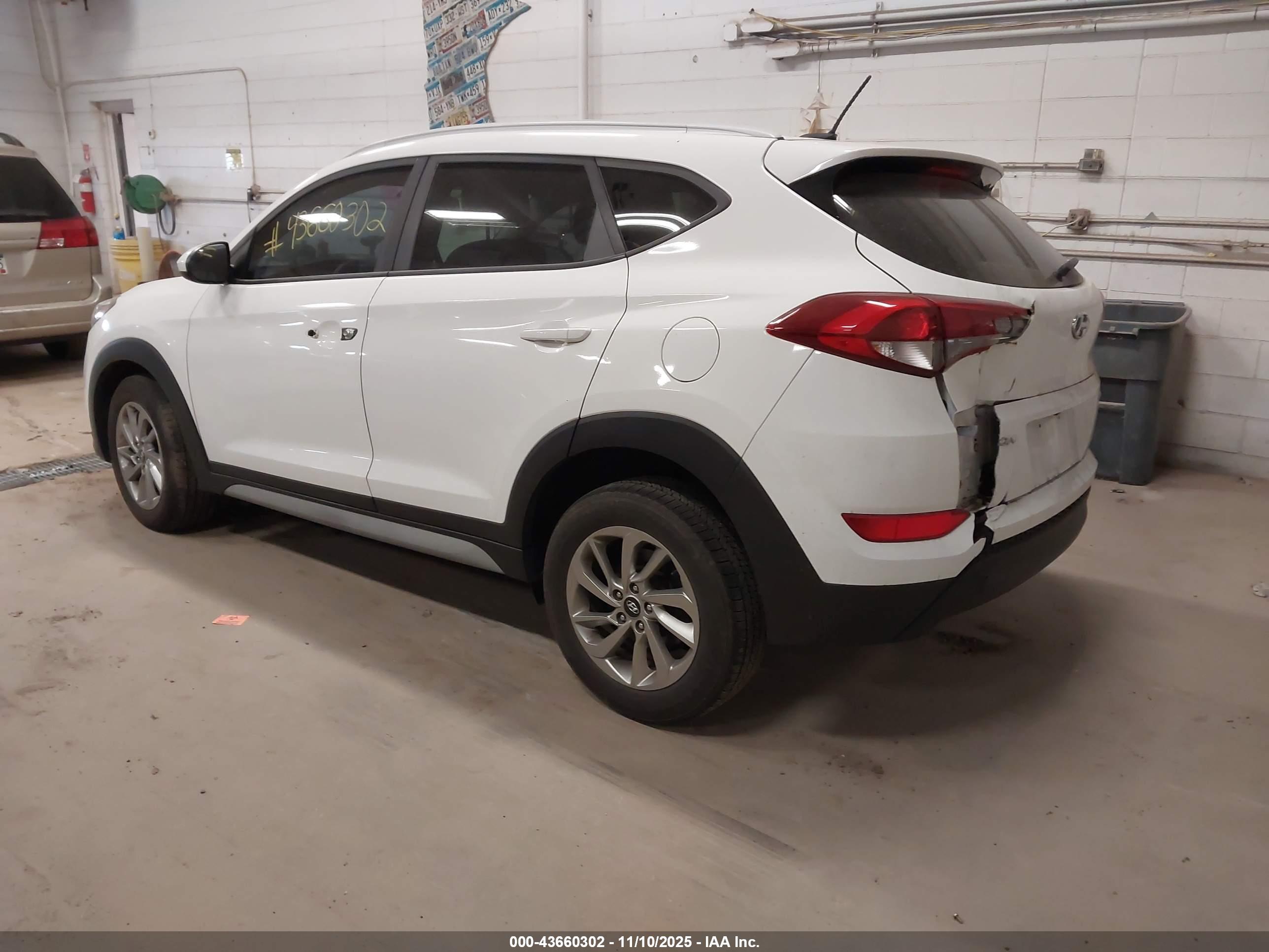 HYUNDAI TUCSON image 3