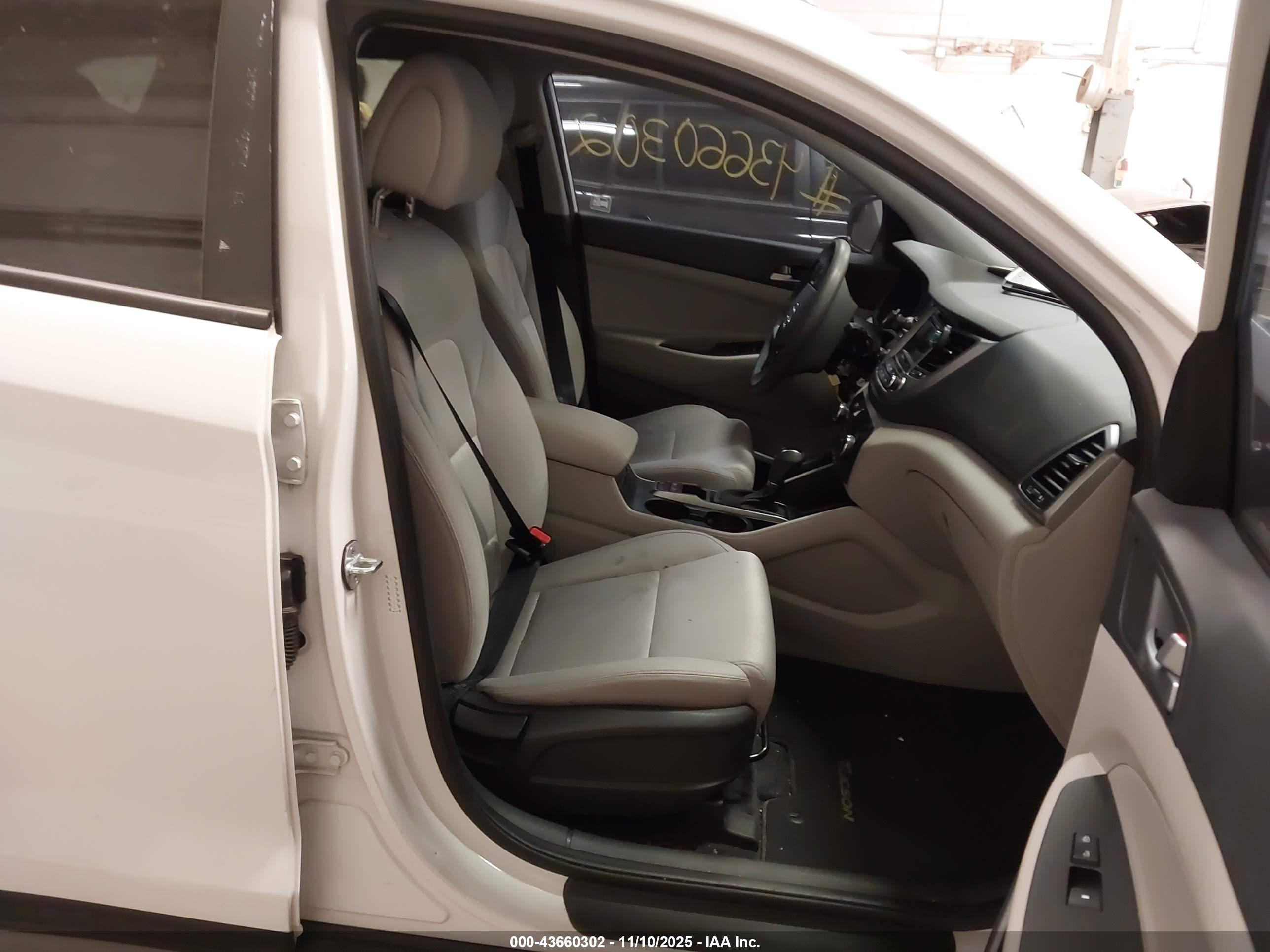 HYUNDAI TUCSON image 5