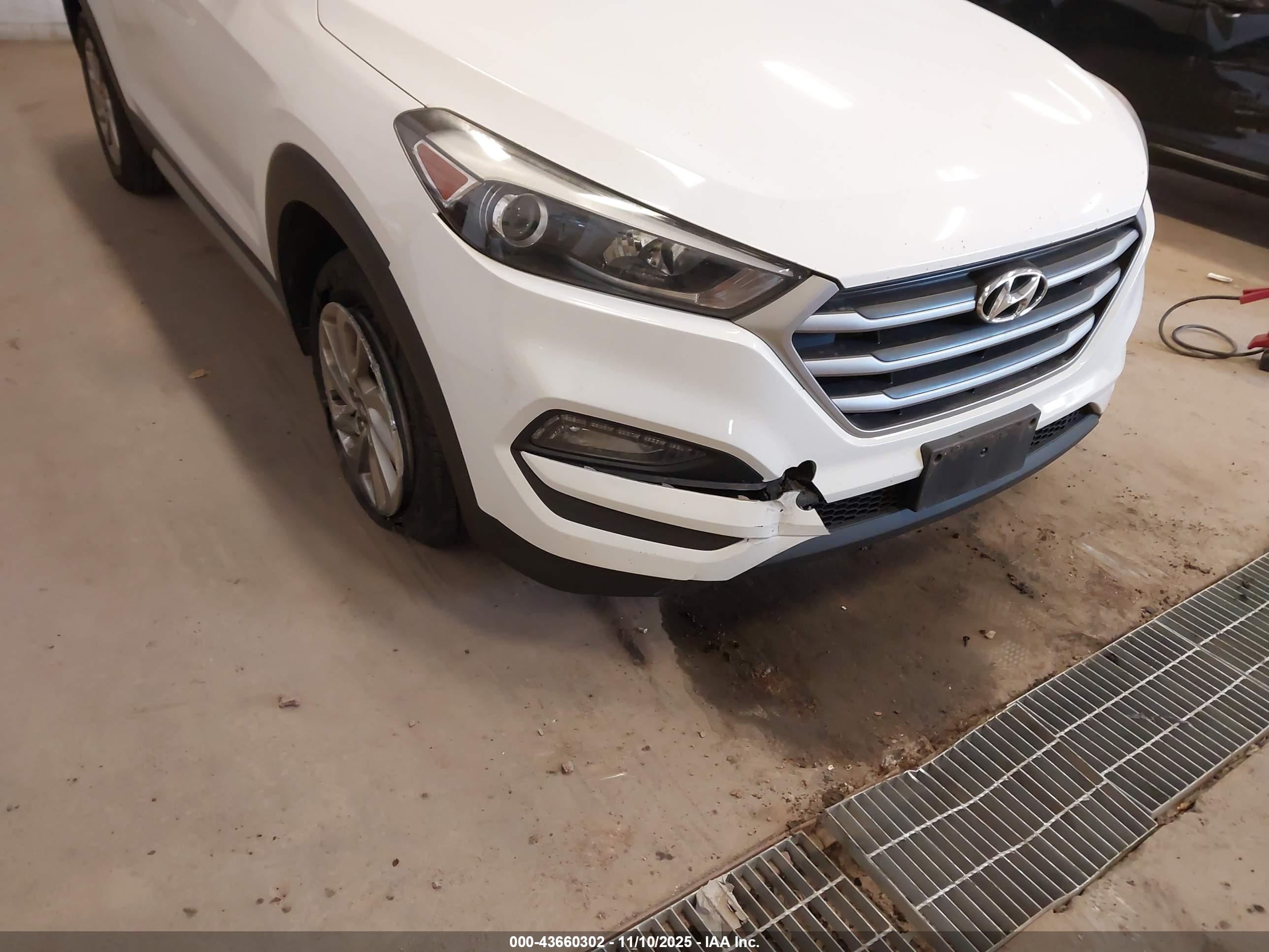 HYUNDAI TUCSON image 6