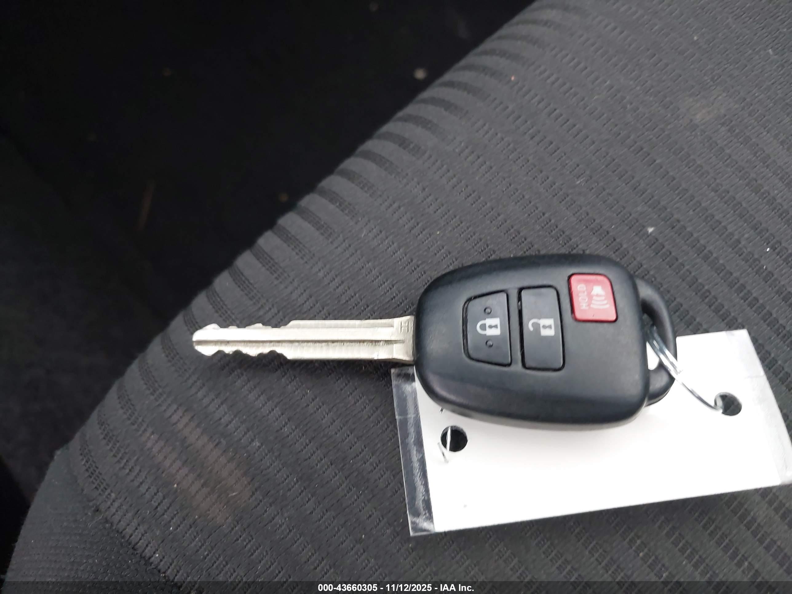 TOYOTA RAV4 image 11