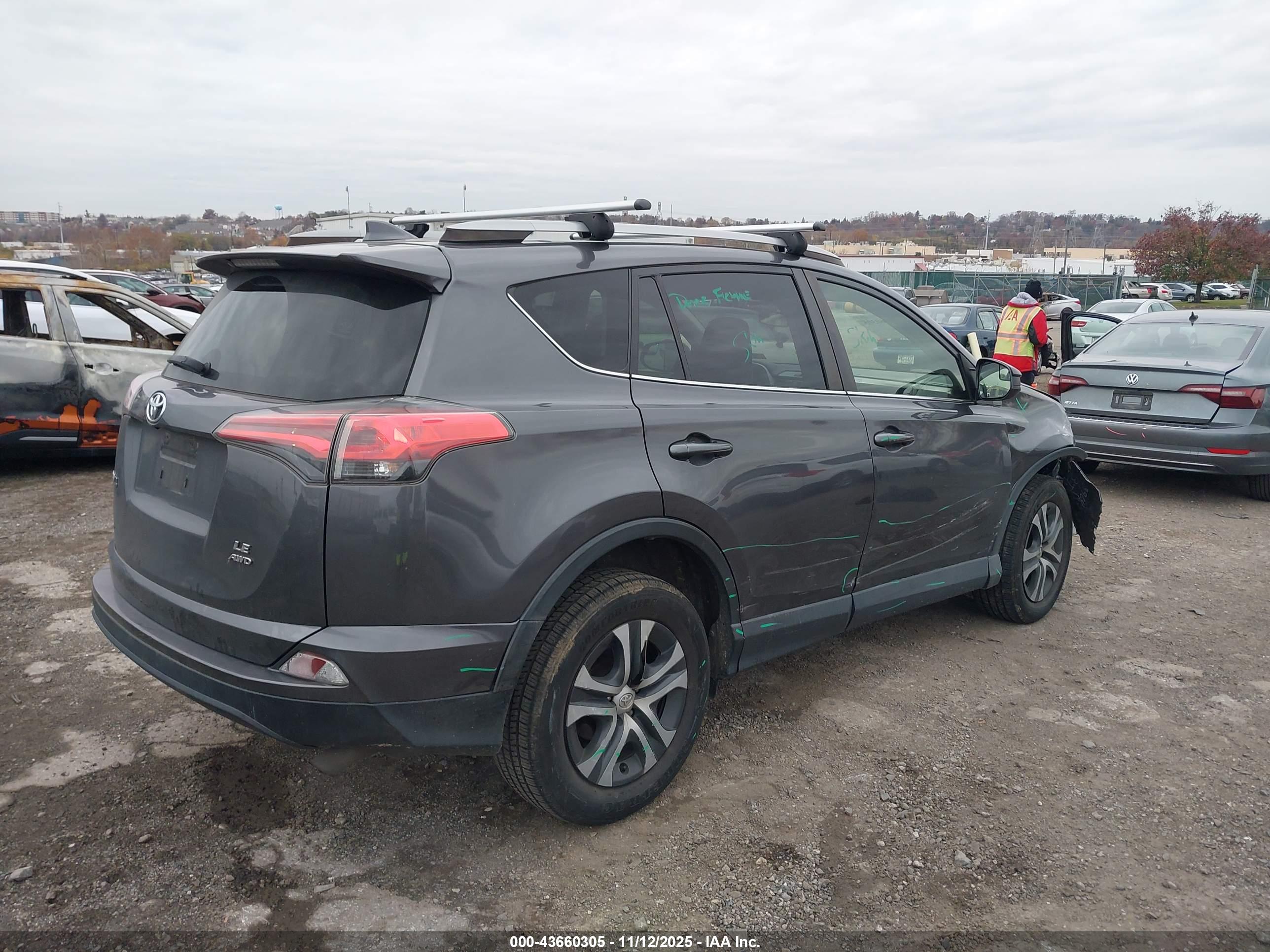 TOYOTA RAV4 image 4