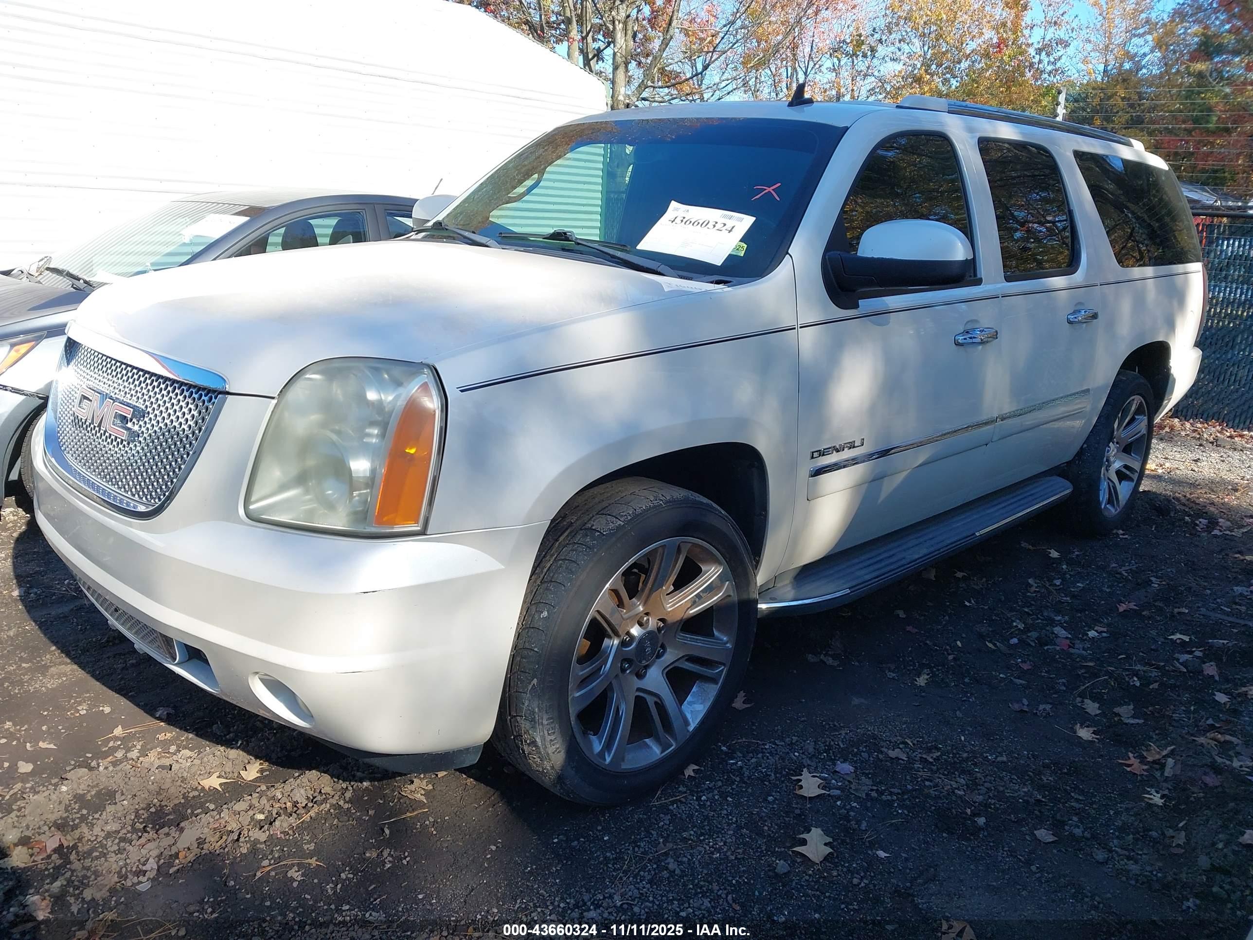 GMC YUKON image 2