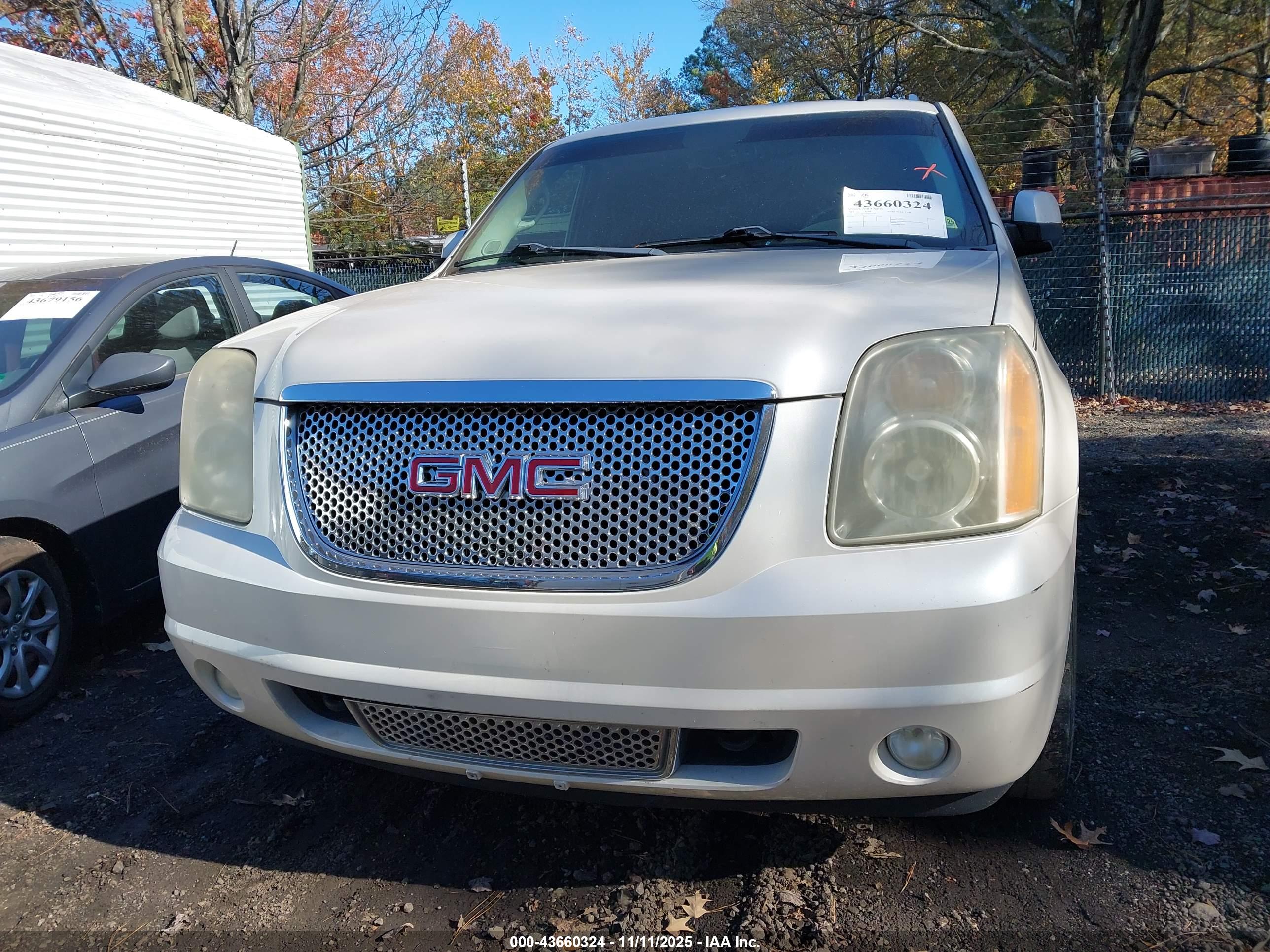 GMC YUKON image 6