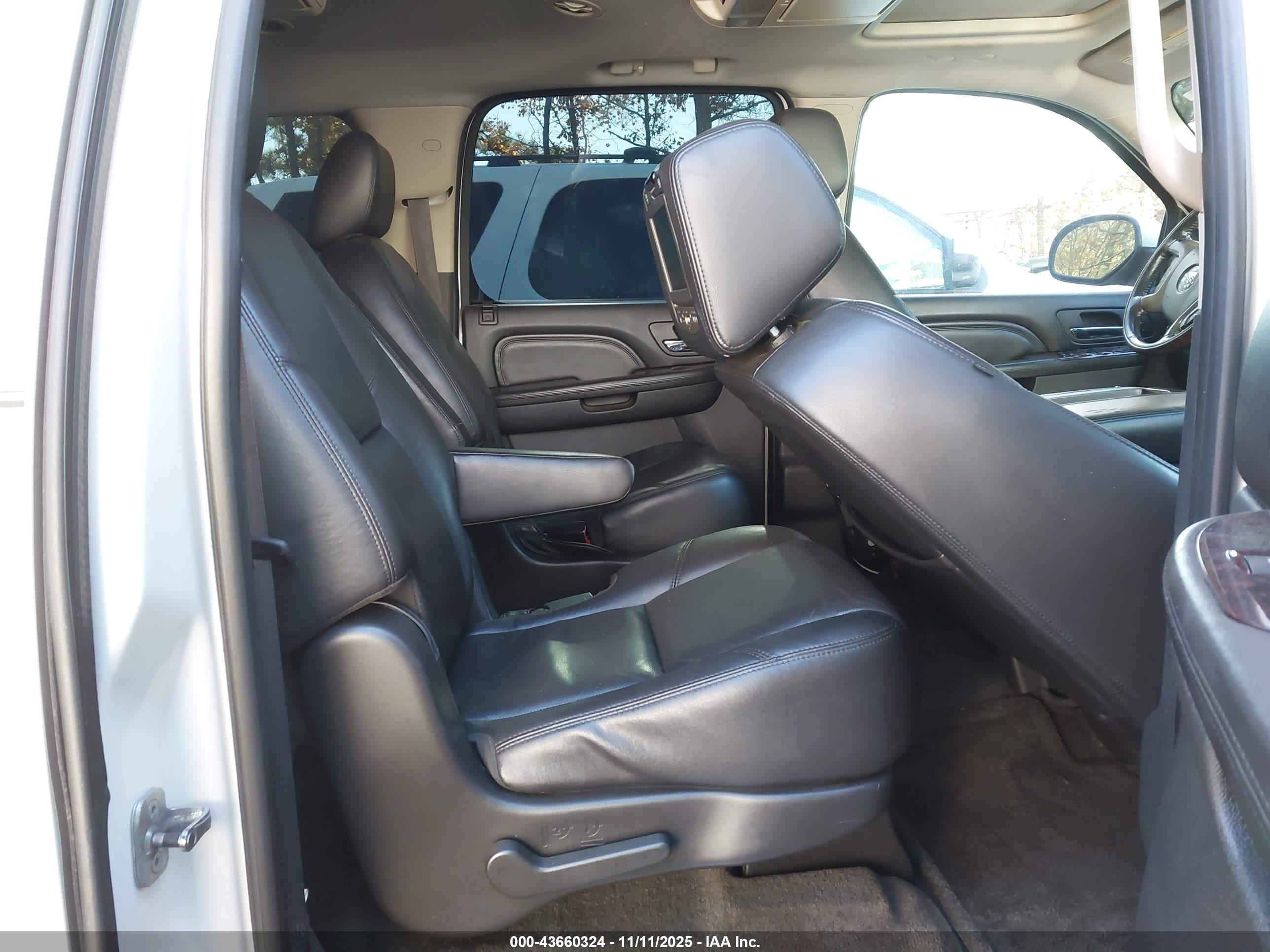 GMC YUKON image 8