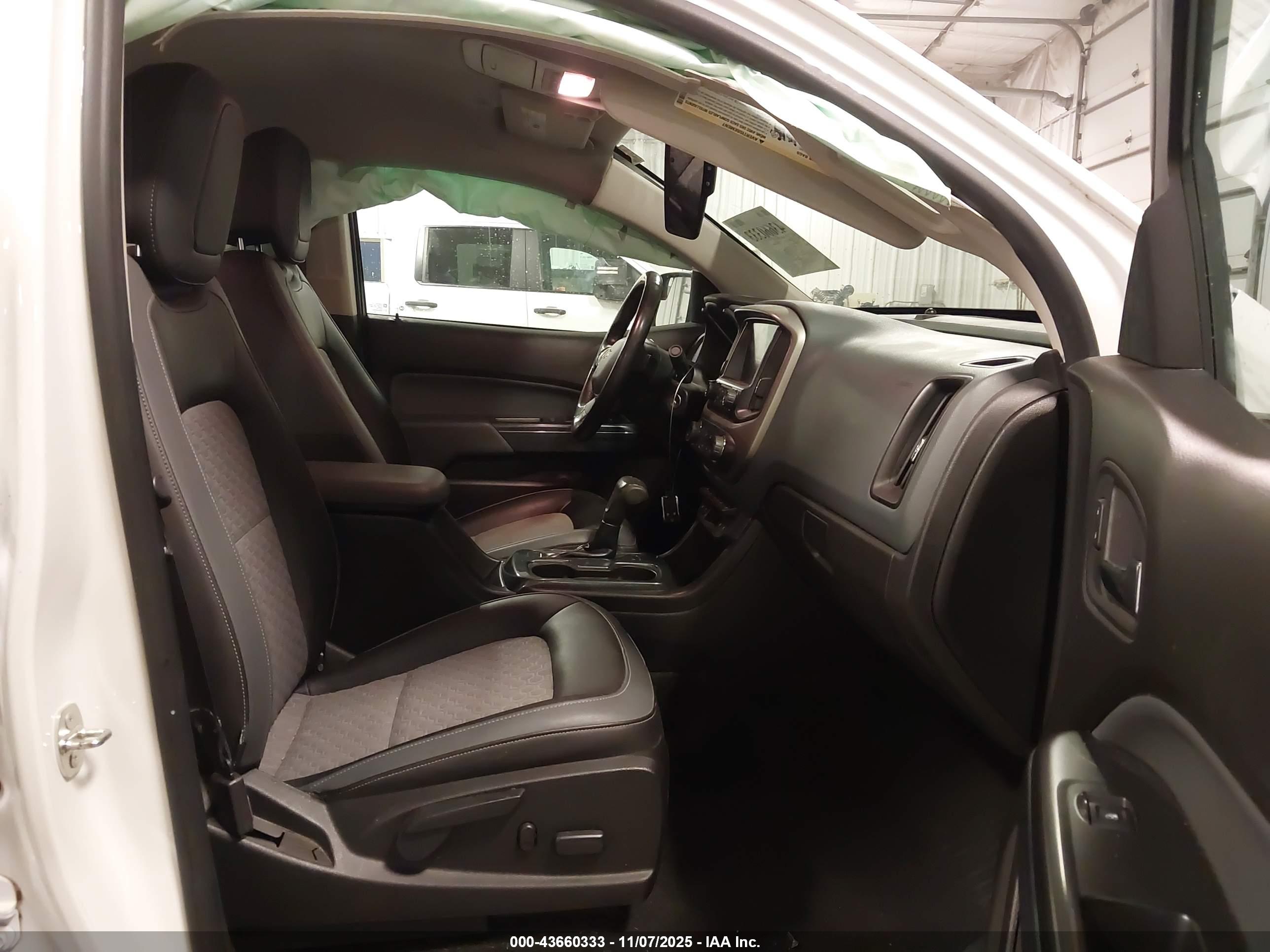 CHEVROLET COLORADO image 5