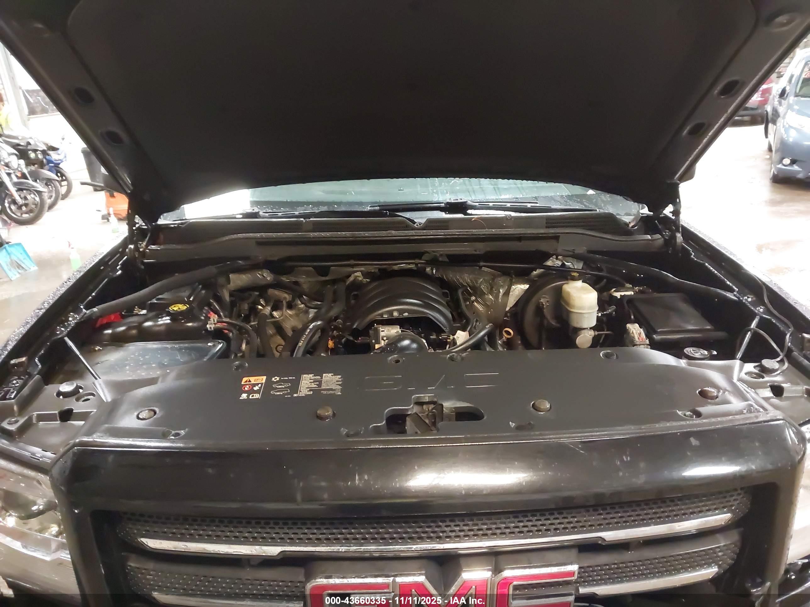 GMC SIERRA image 10