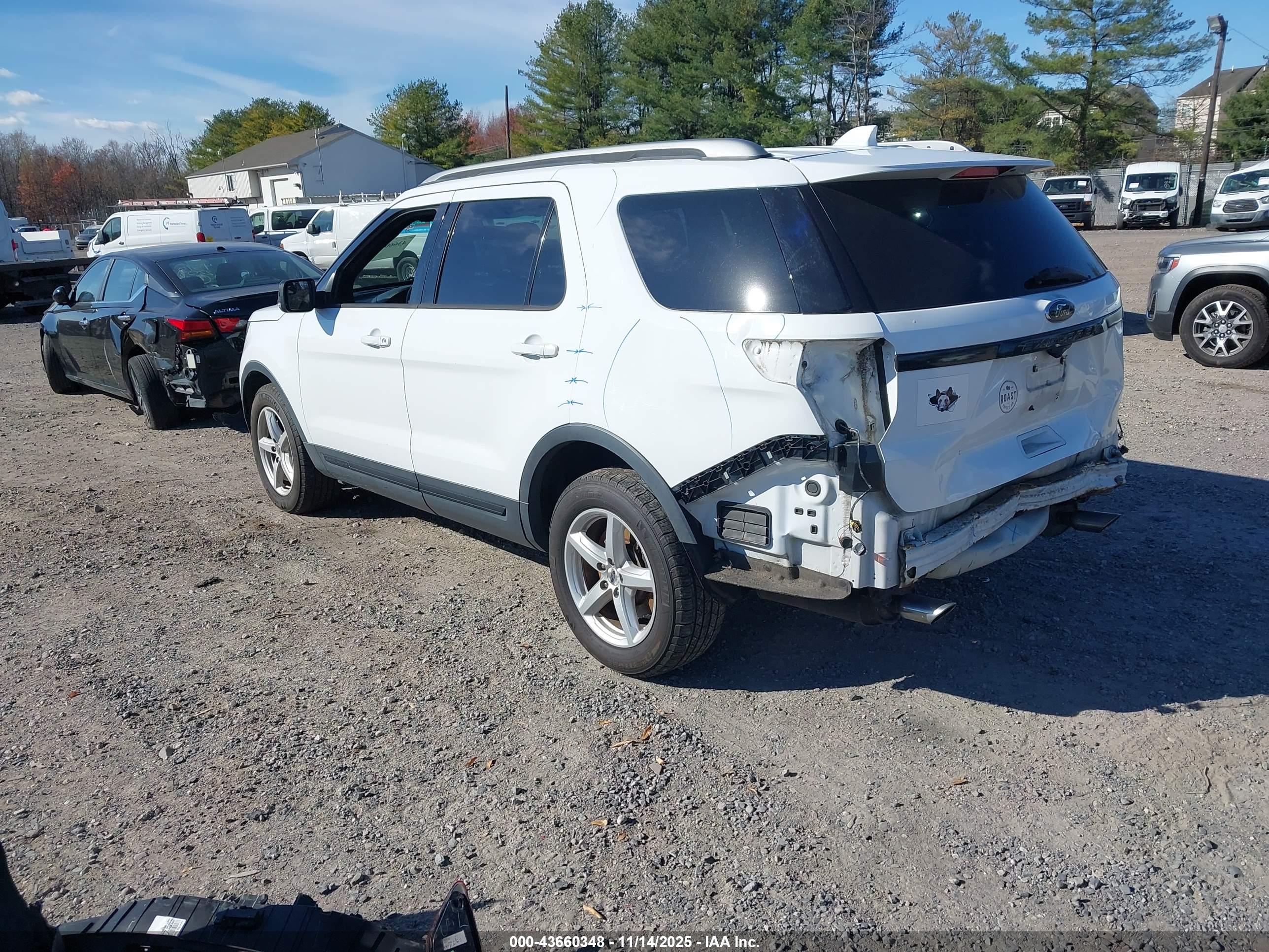 FORD EXPLORER image 3