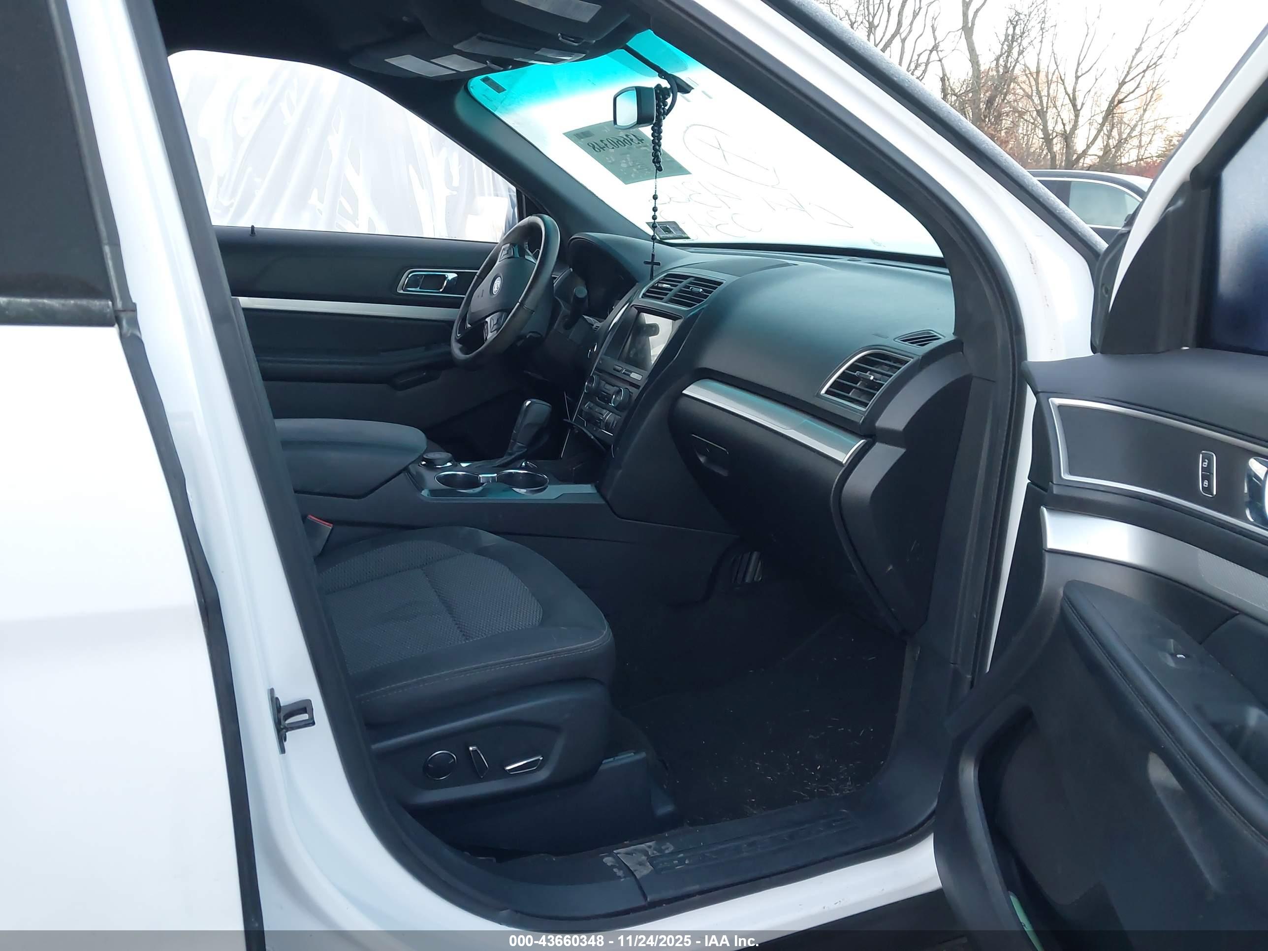 FORD EXPLORER image 5