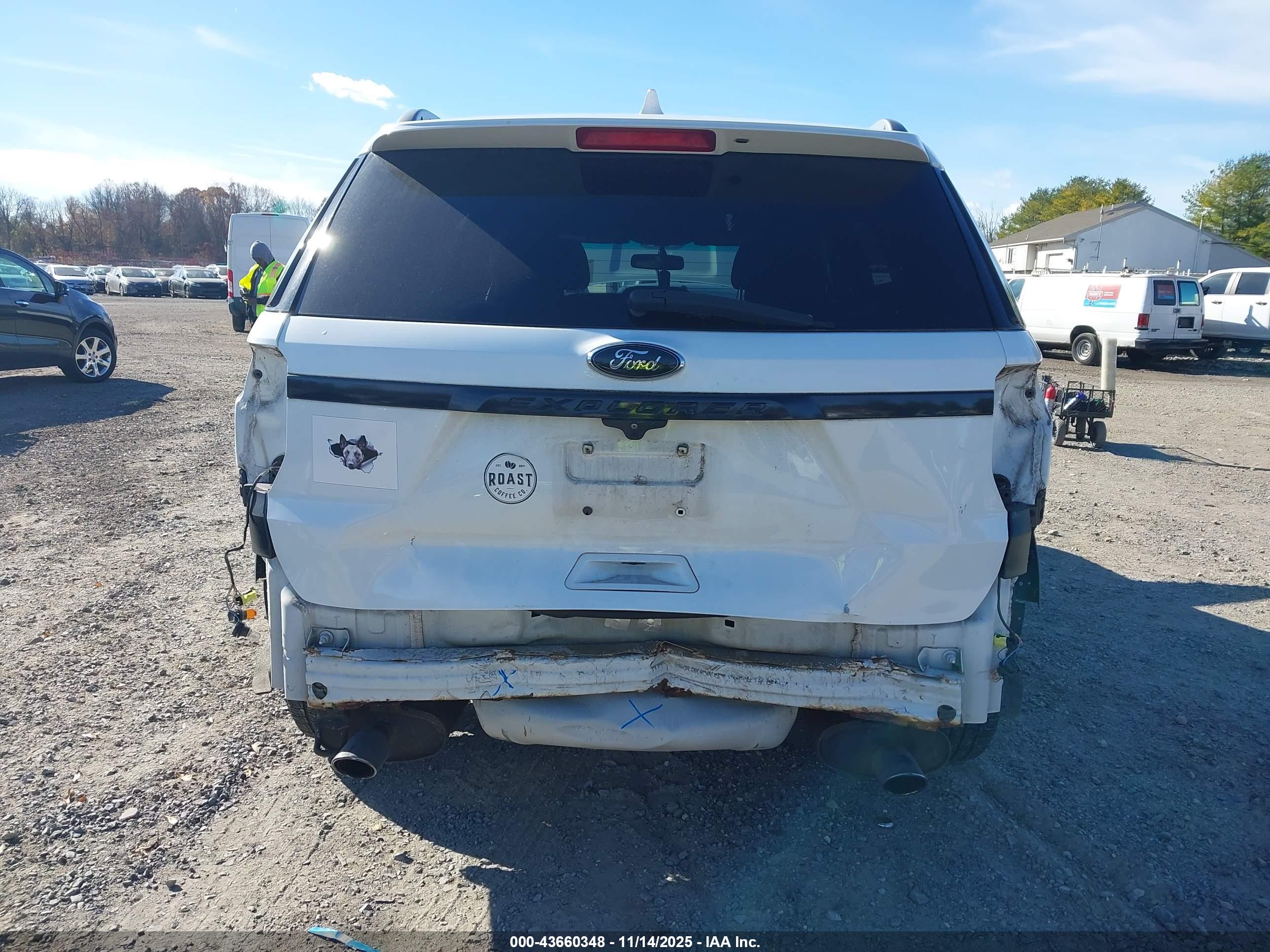 FORD EXPLORER image 6
