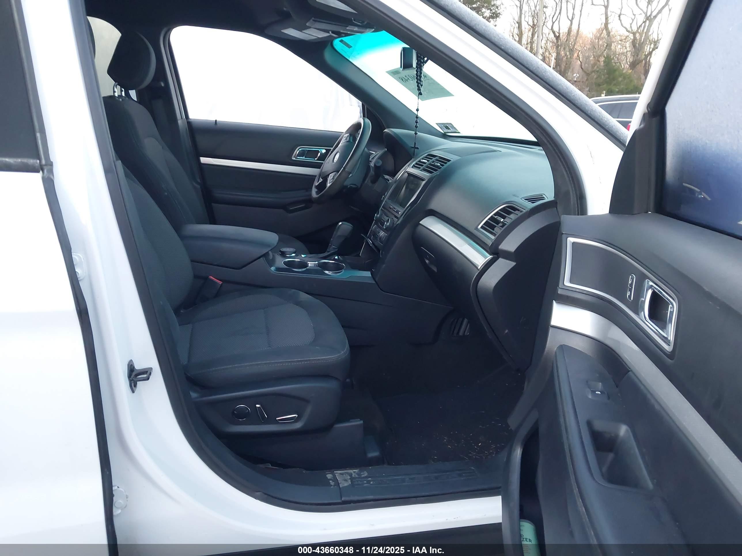 FORD EXPLORER image 8