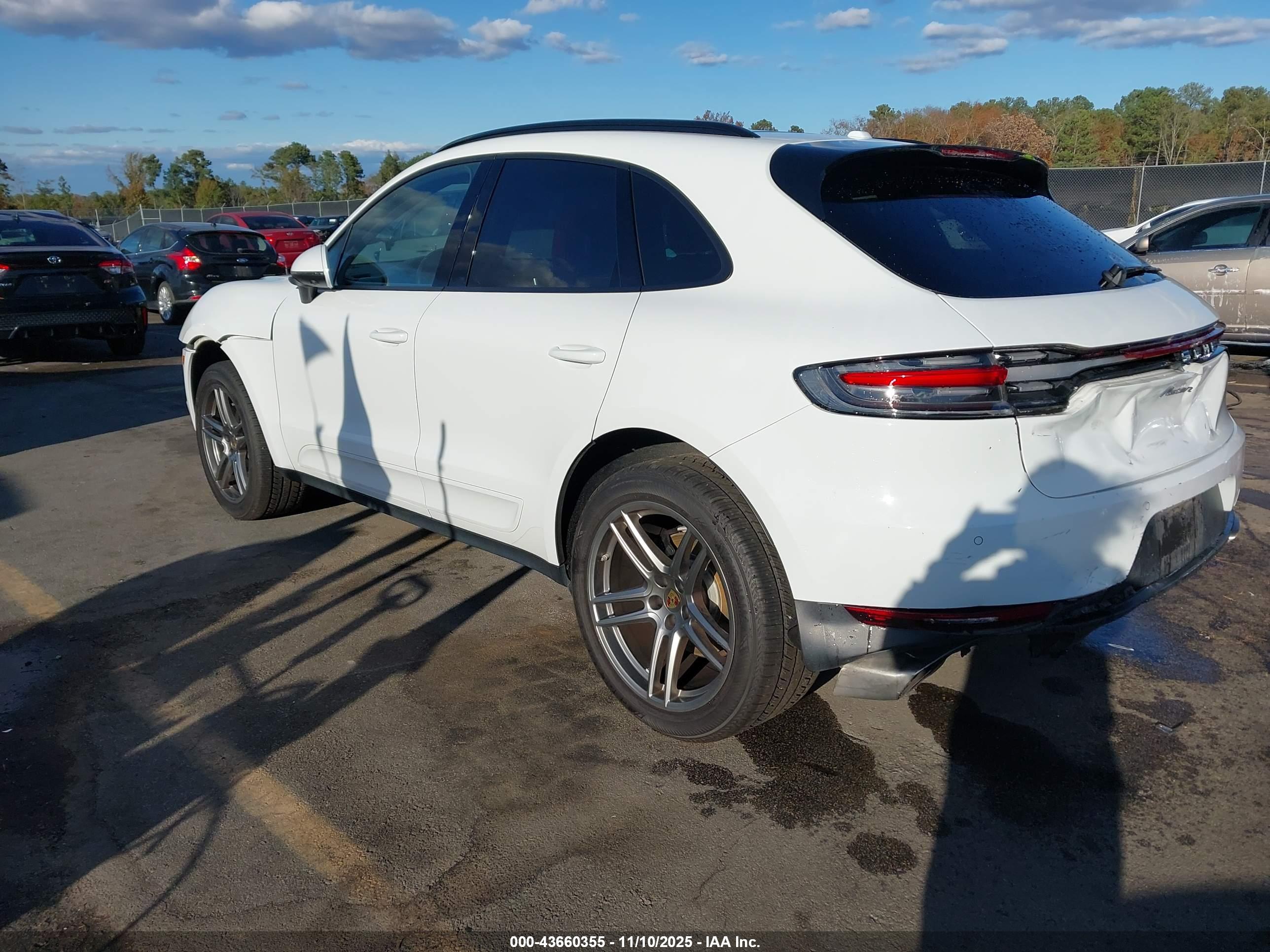 PORSCHE MACAN image 3