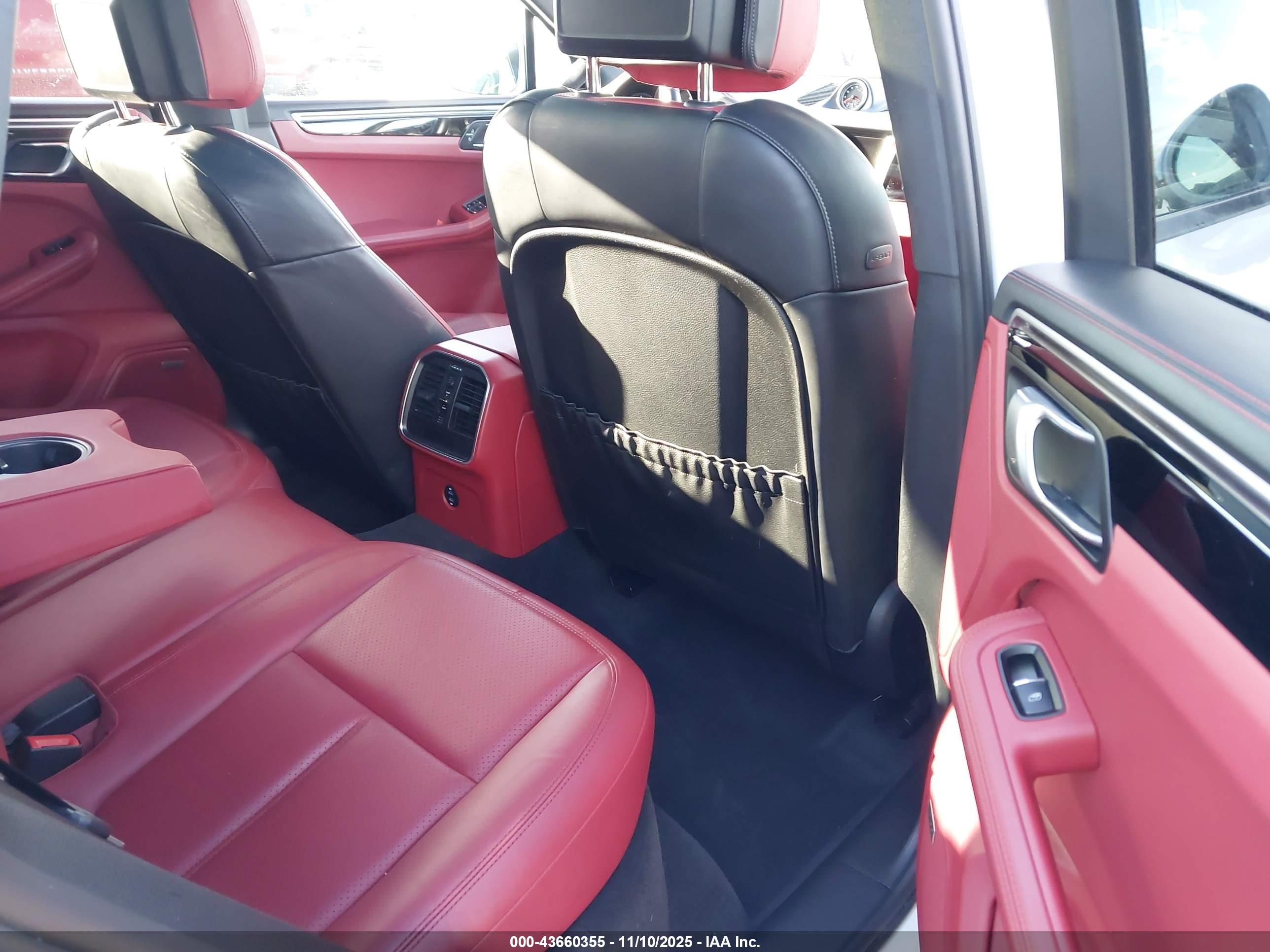 PORSCHE MACAN image 8