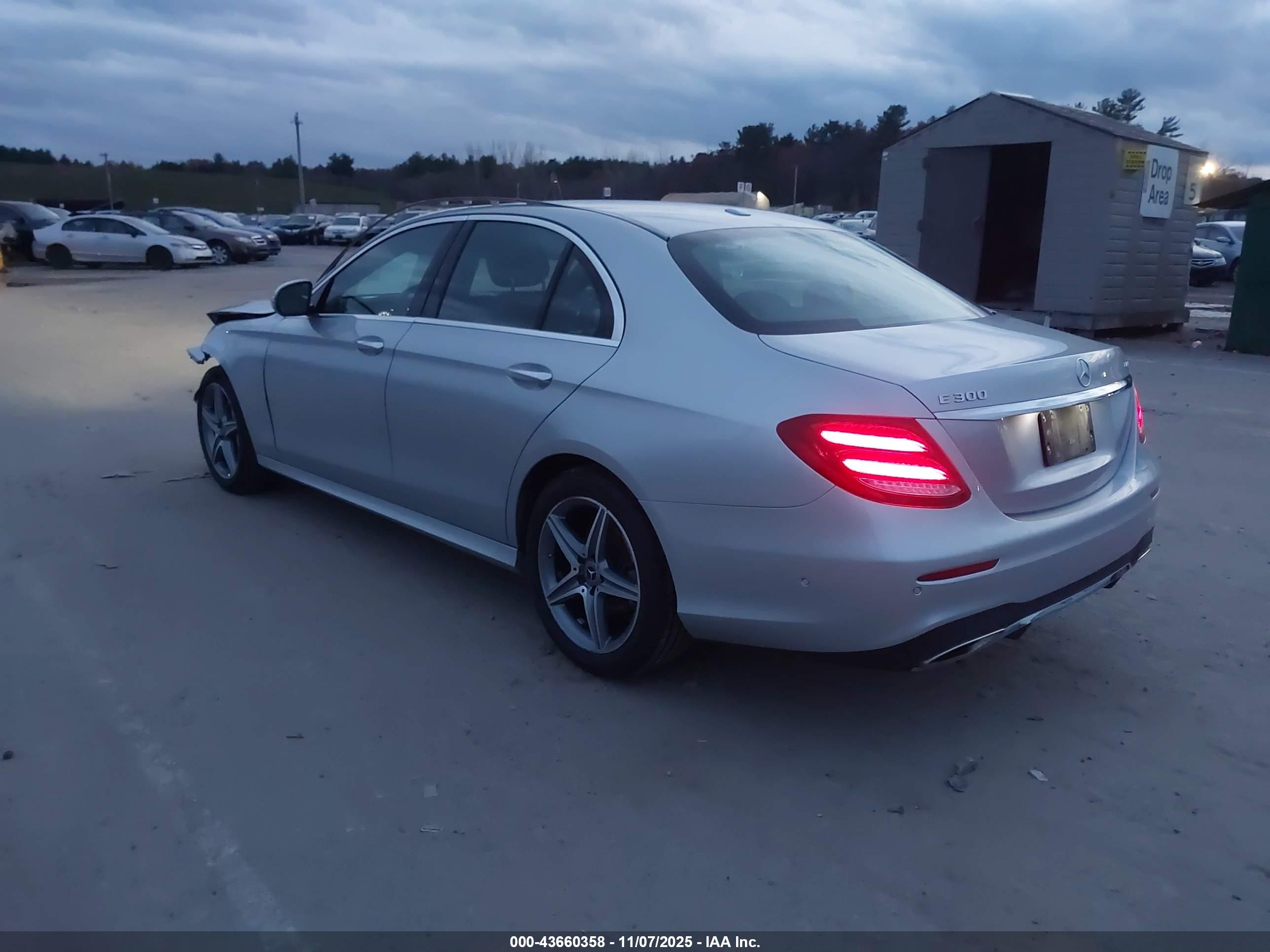 MERCEDES-BENZ E image 3