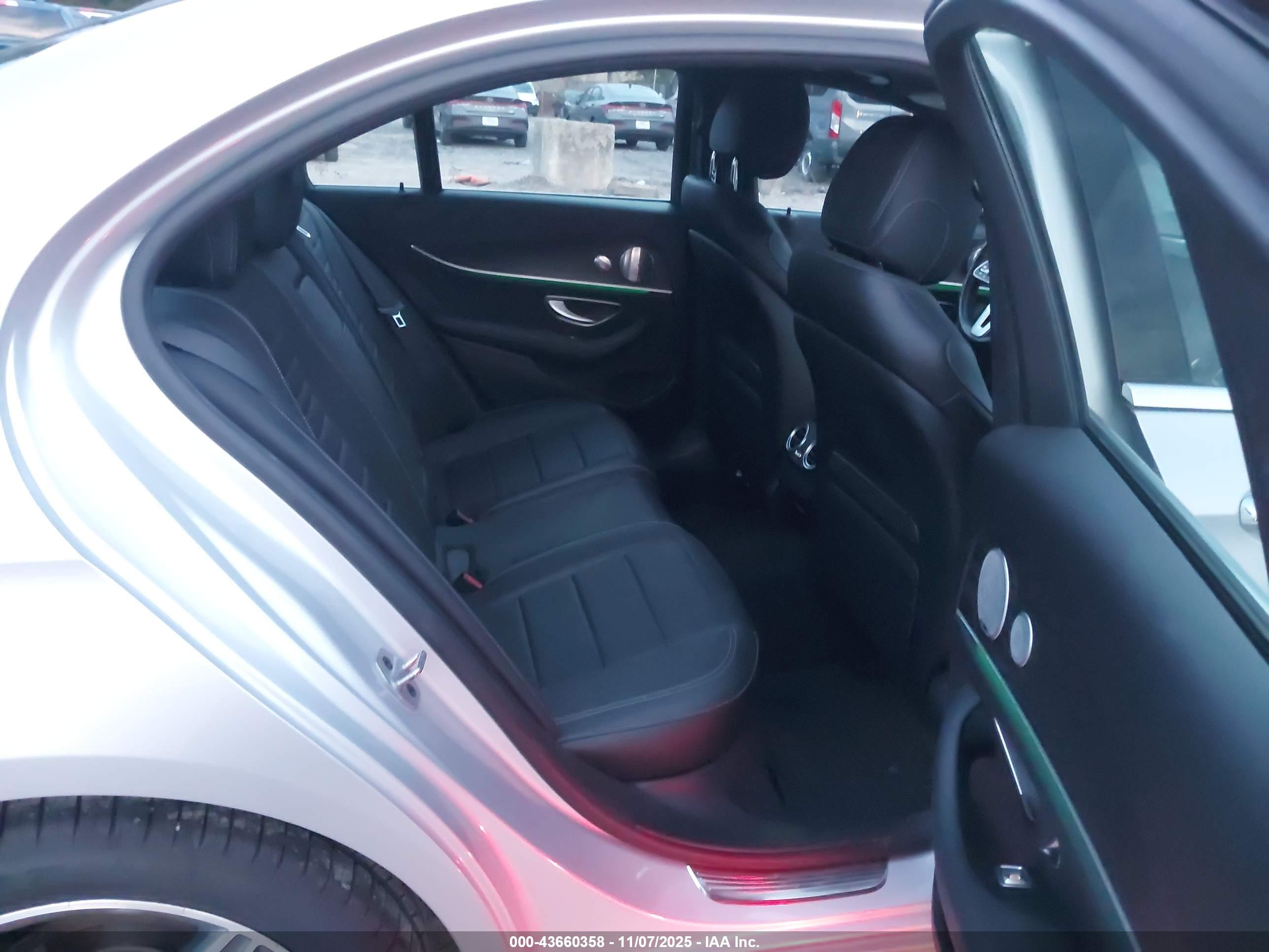 MERCEDES-BENZ E image 8