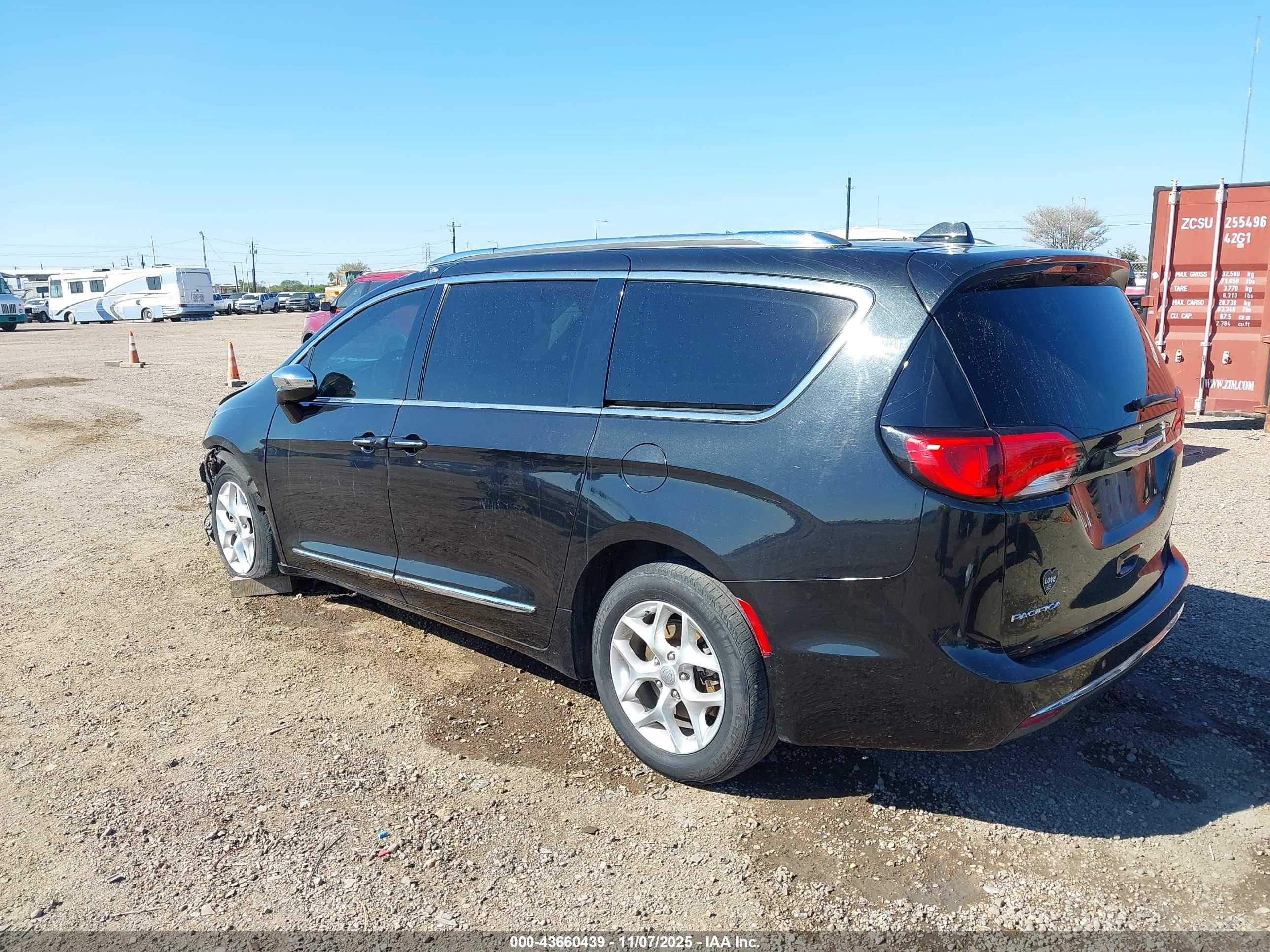 CHRYSLER PACIFICA image 3