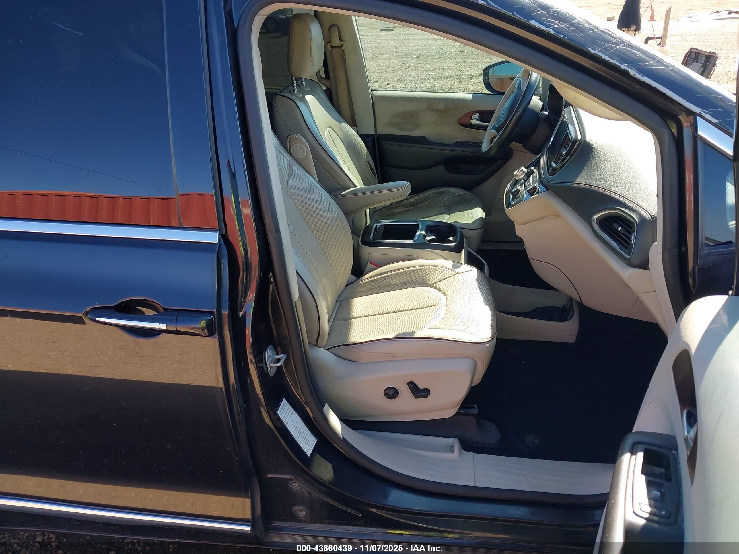 CHRYSLER PACIFICA image 5