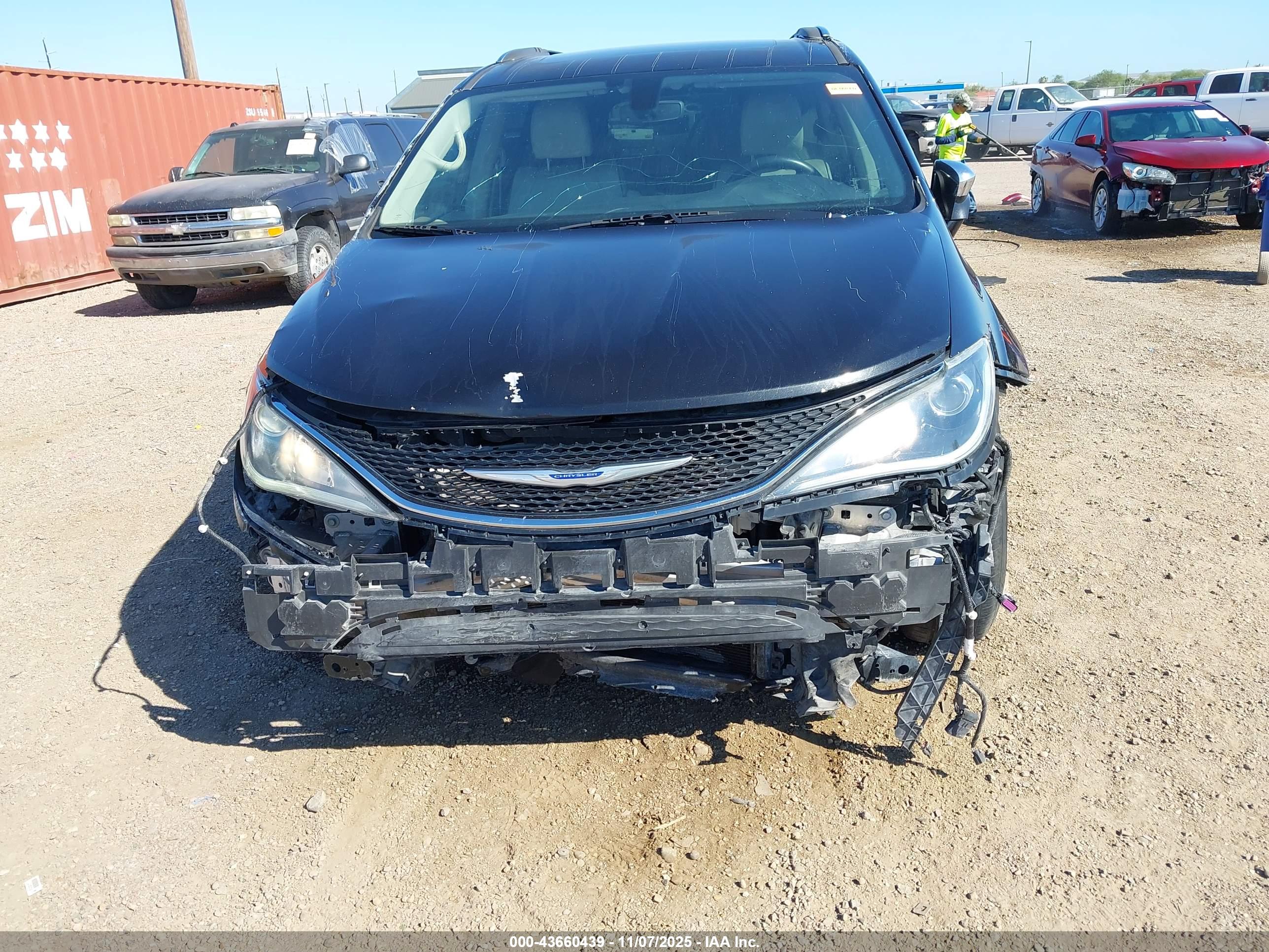 CHRYSLER PACIFICA image 6