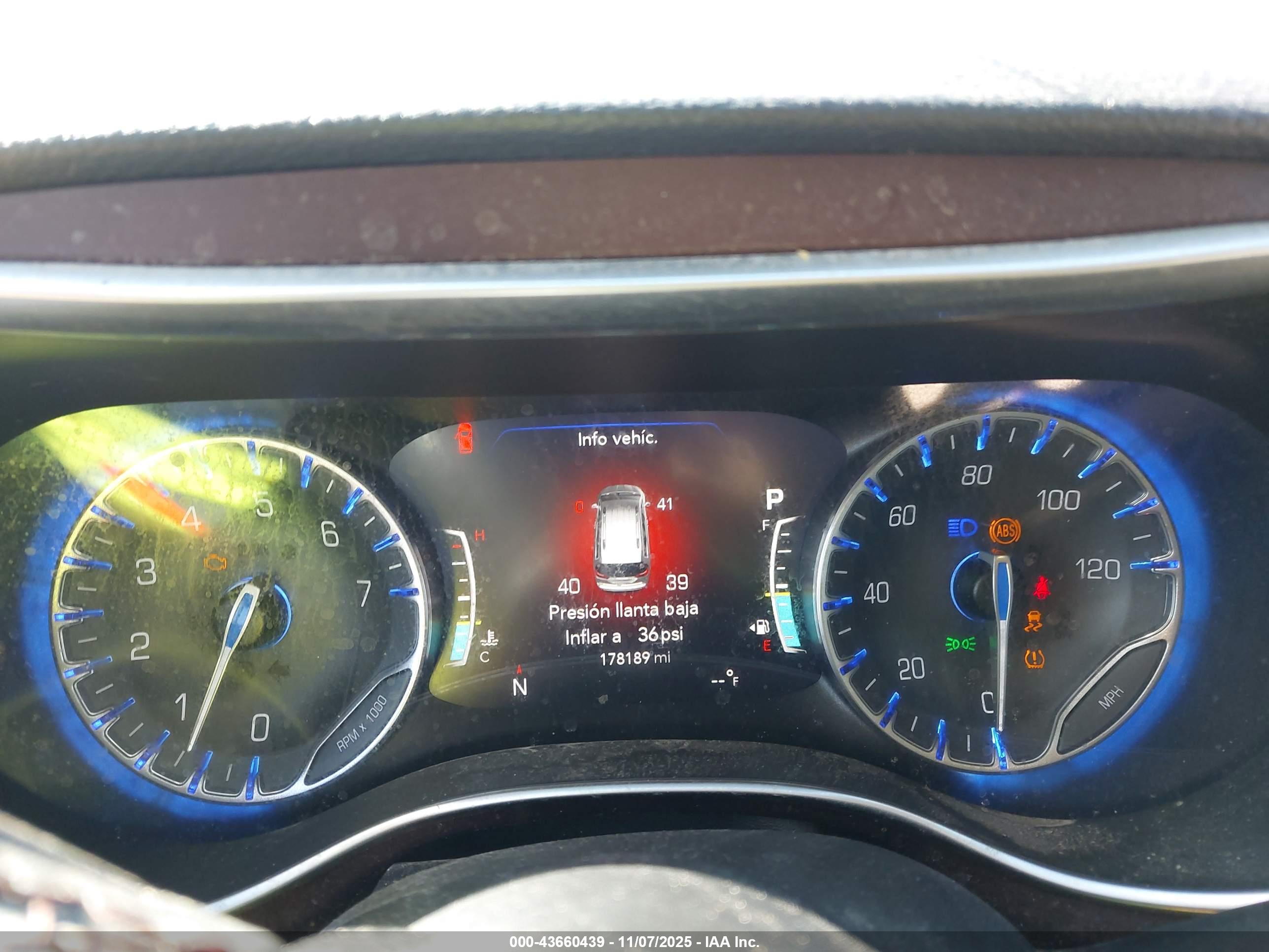 CHRYSLER PACIFICA image 7