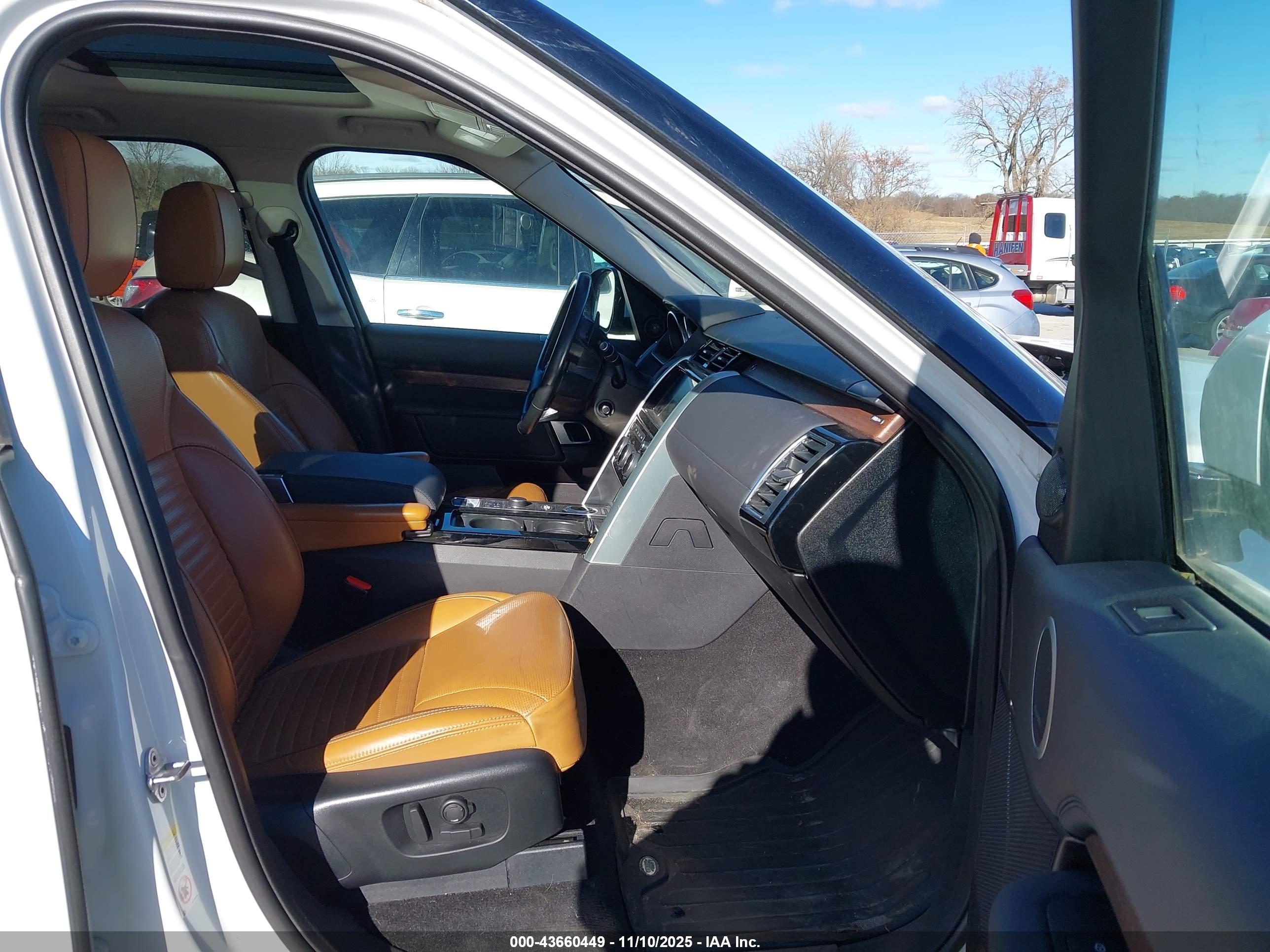 LAND ROVER image 5