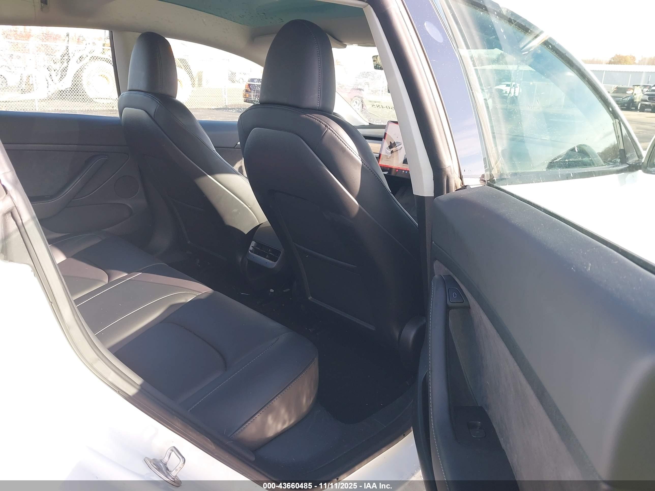 TESLA MODEL image 8