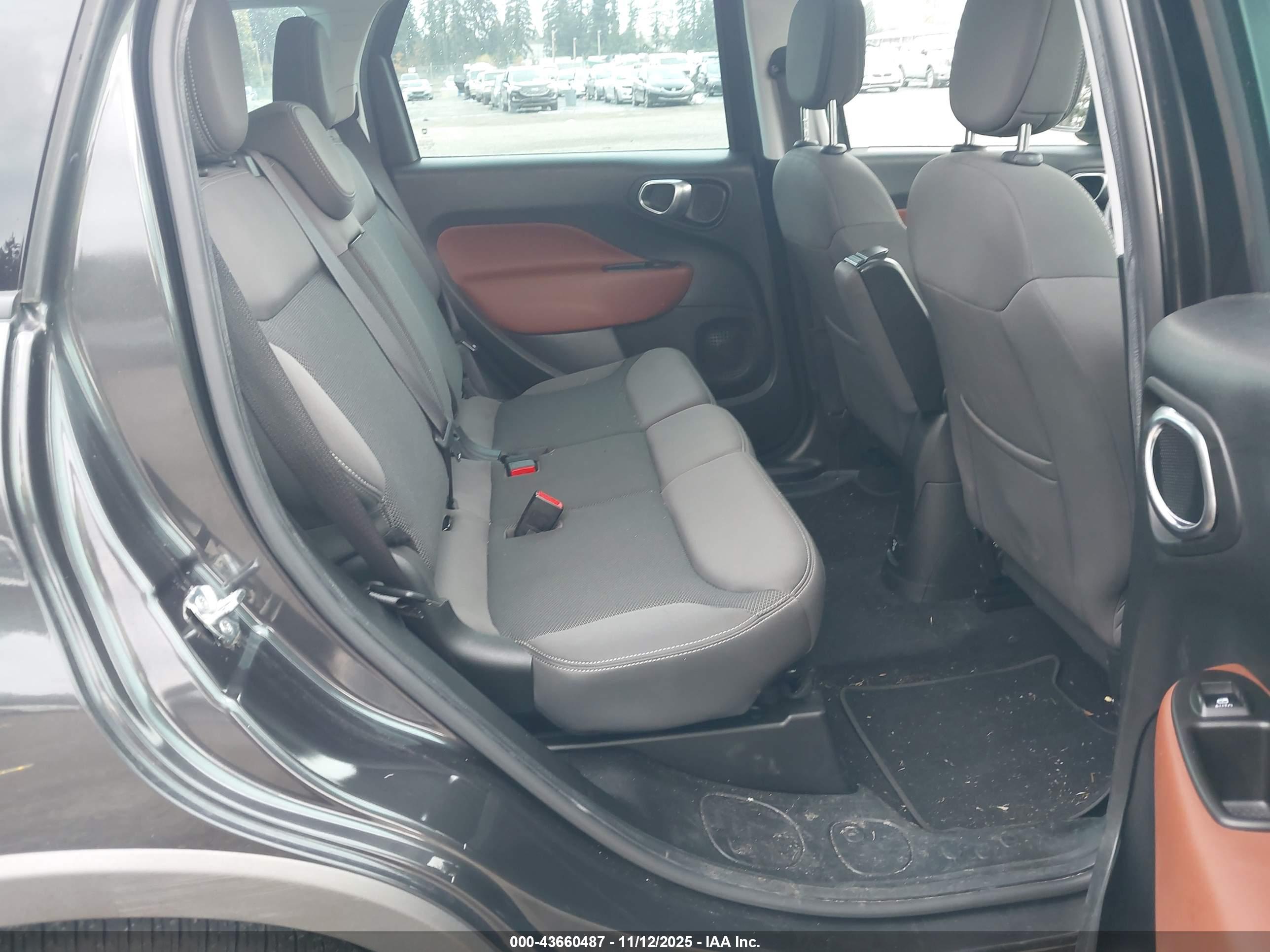 FIAT 500L image 8