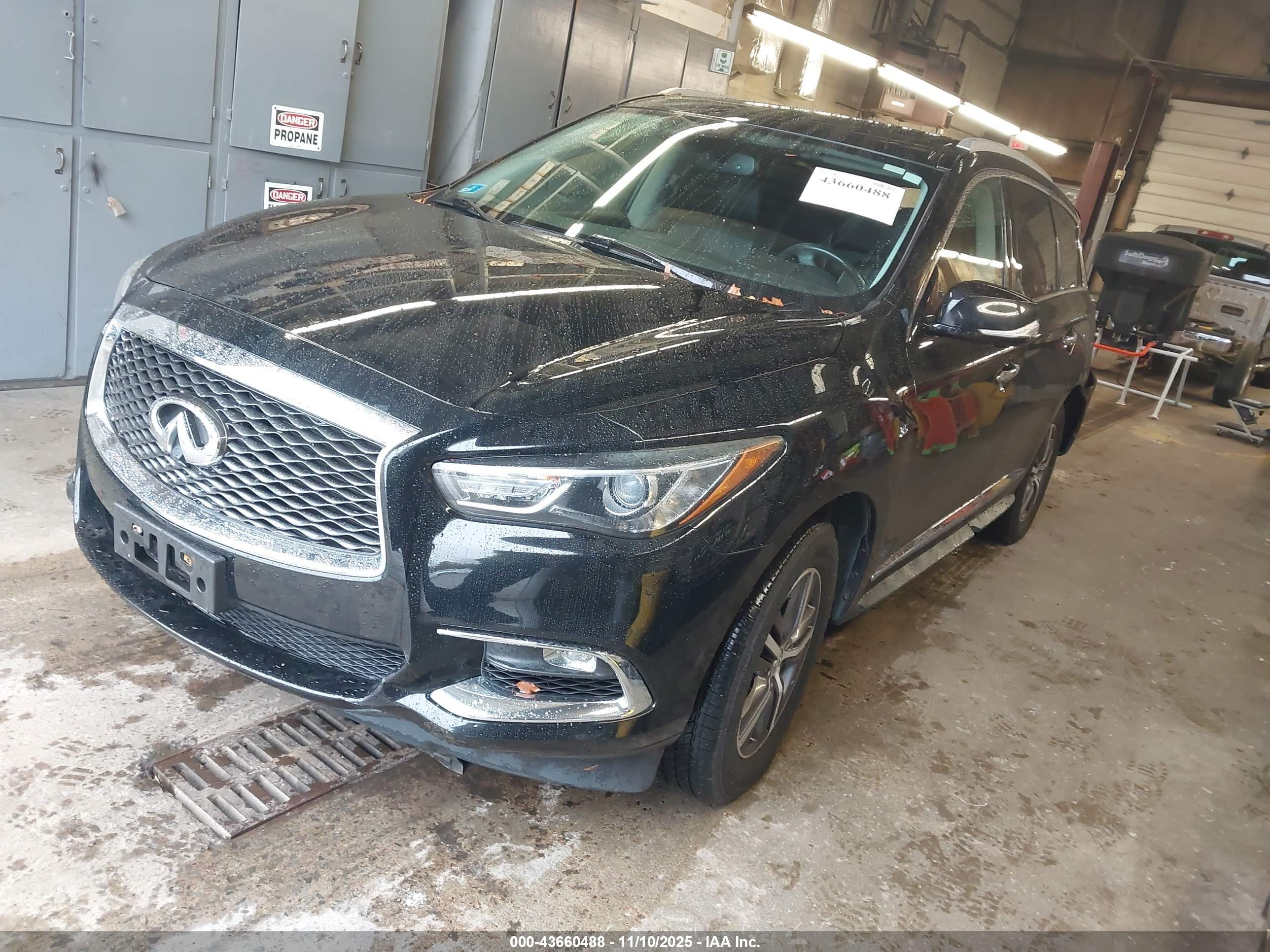 INFINITI QX60 image 2