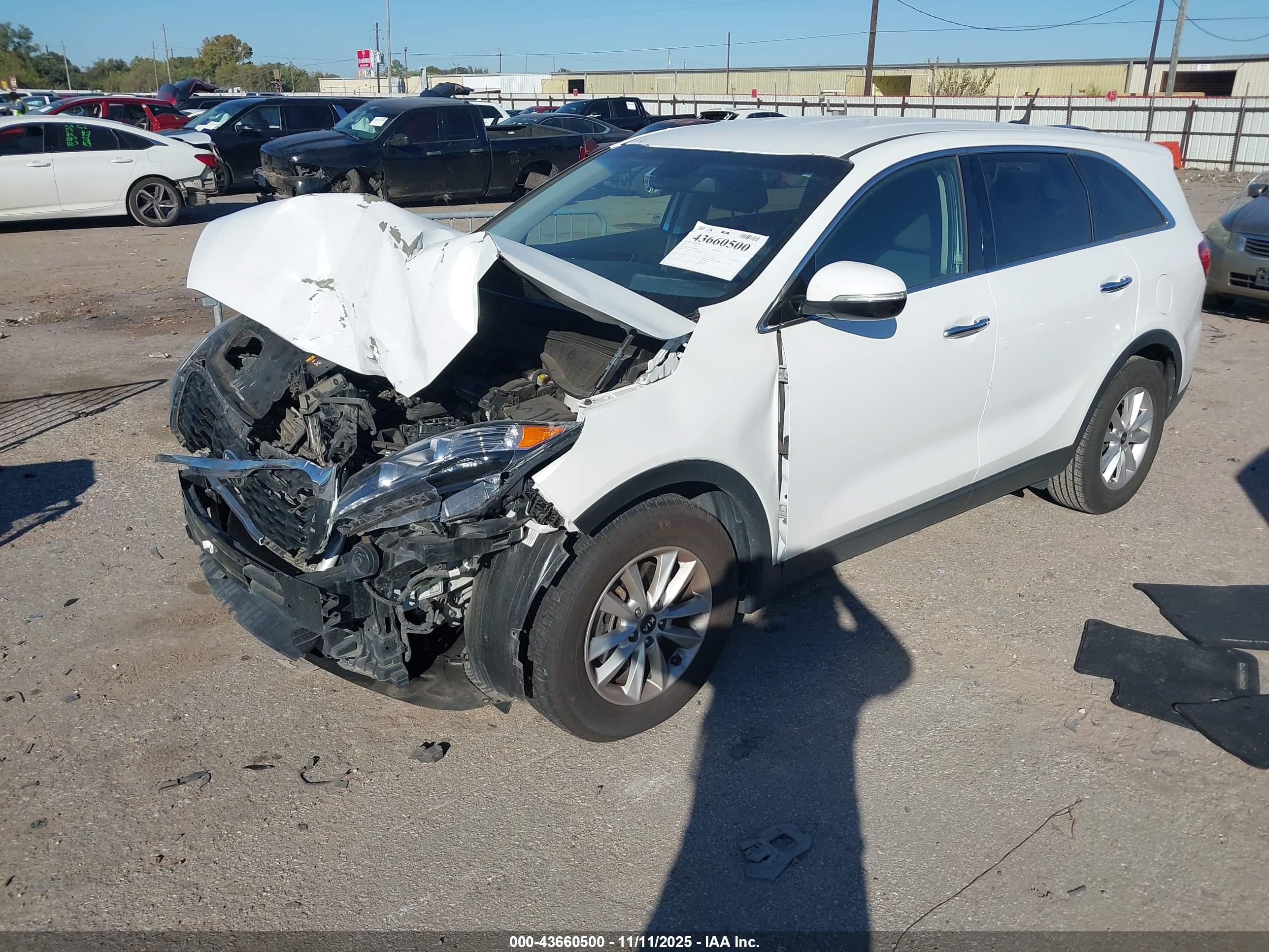 KIA SORENTO image 2