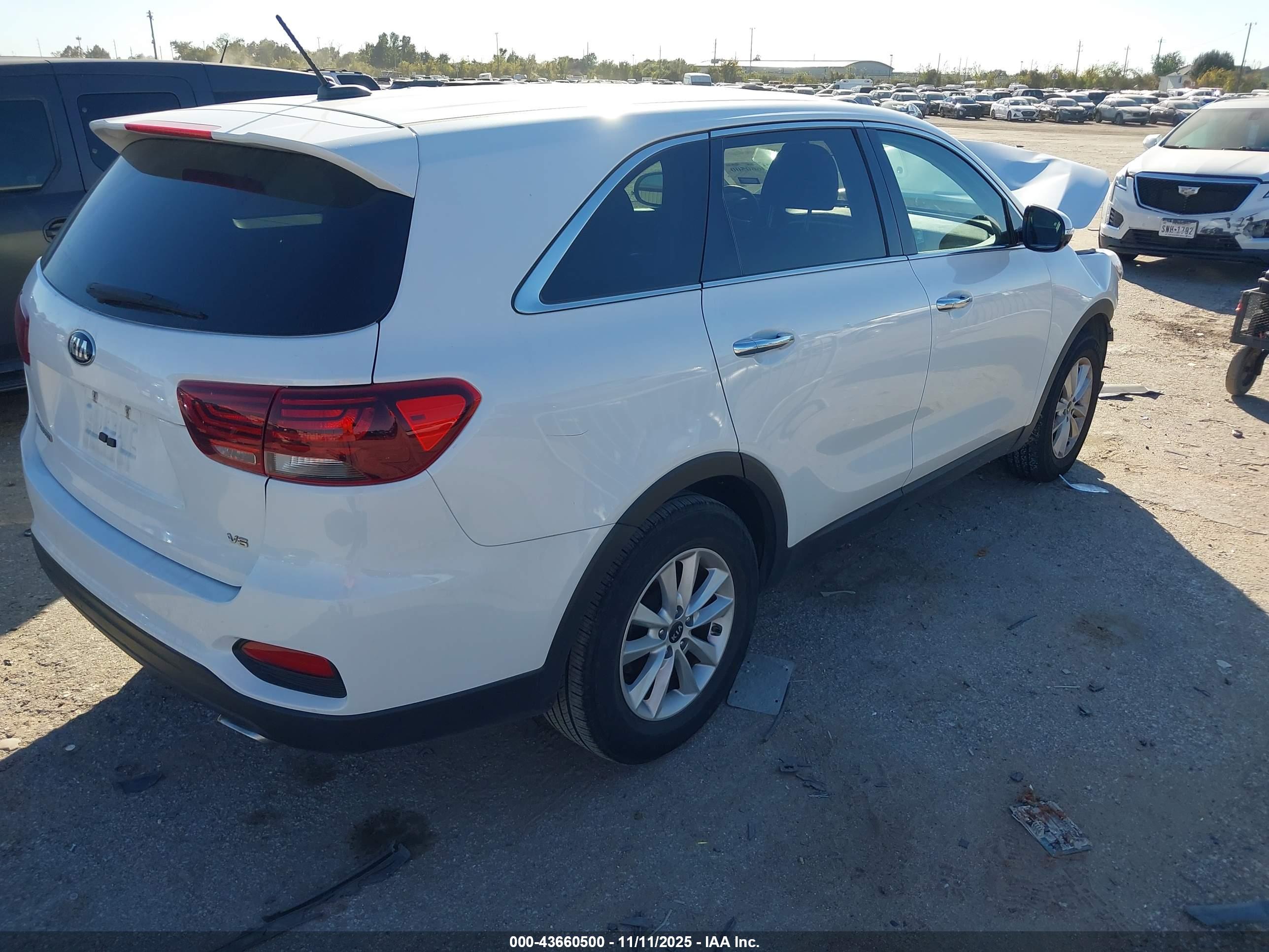 KIA SORENTO image 4