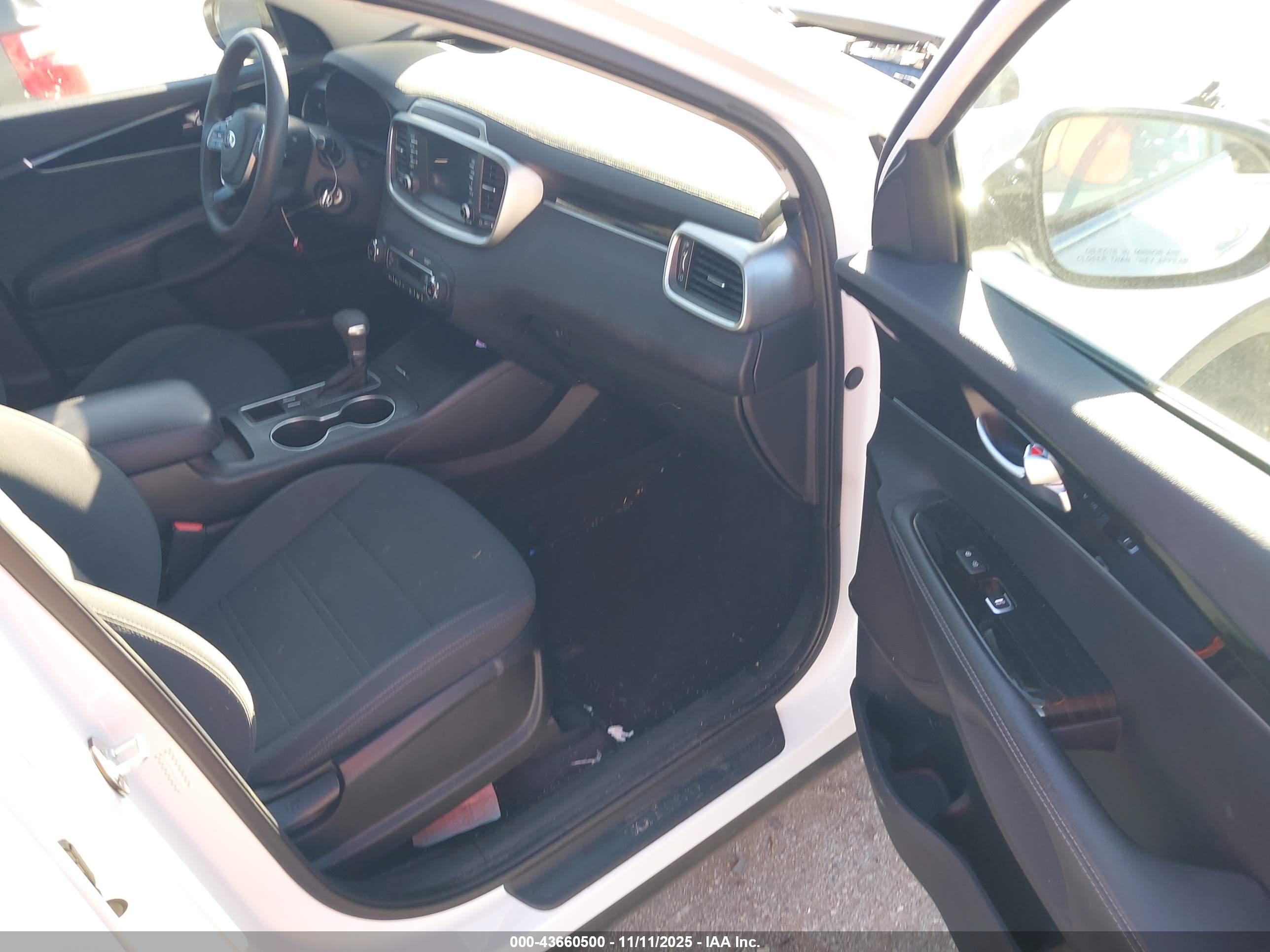 KIA SORENTO image 5