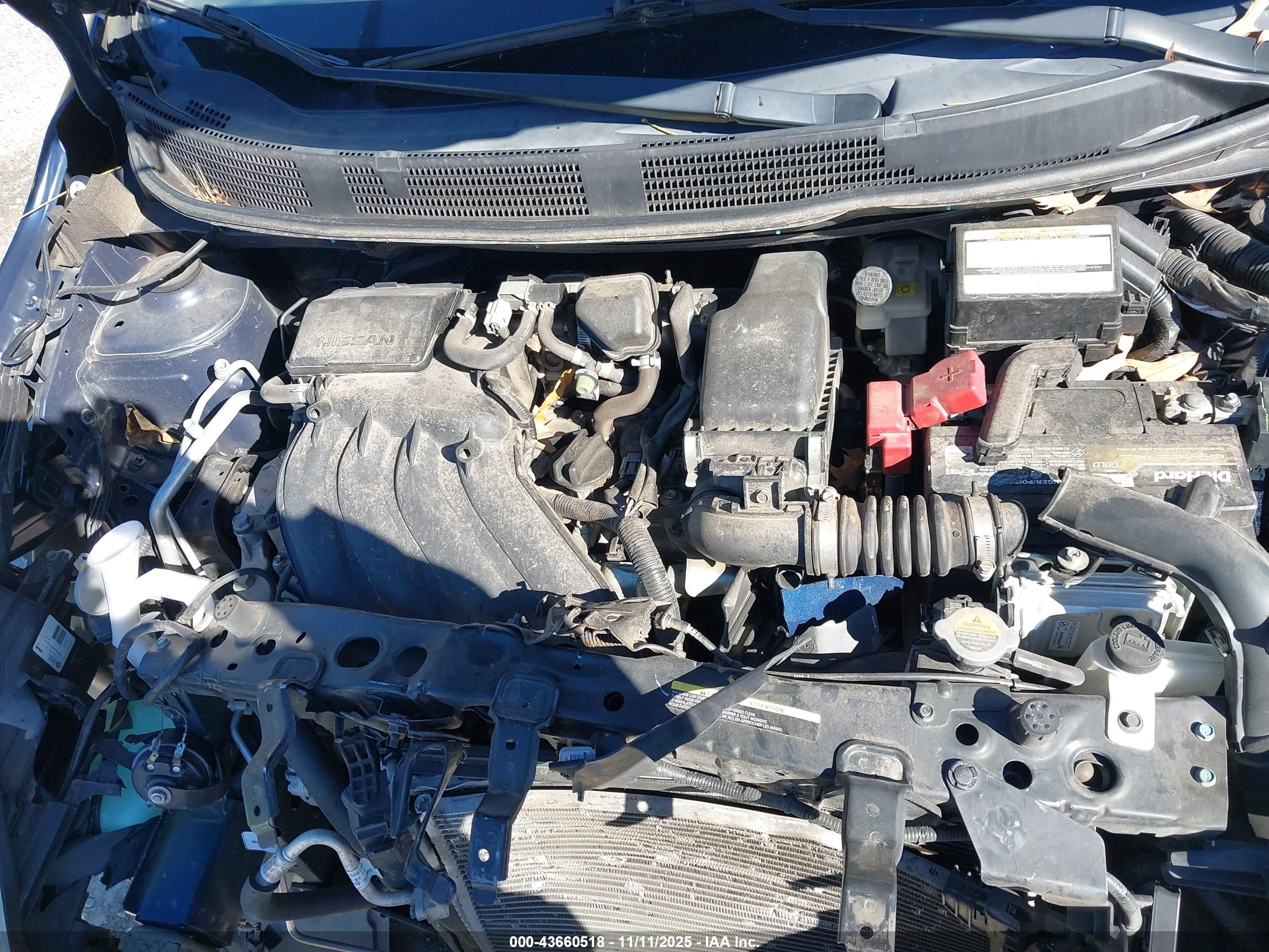 NISSAN VERSA image 10