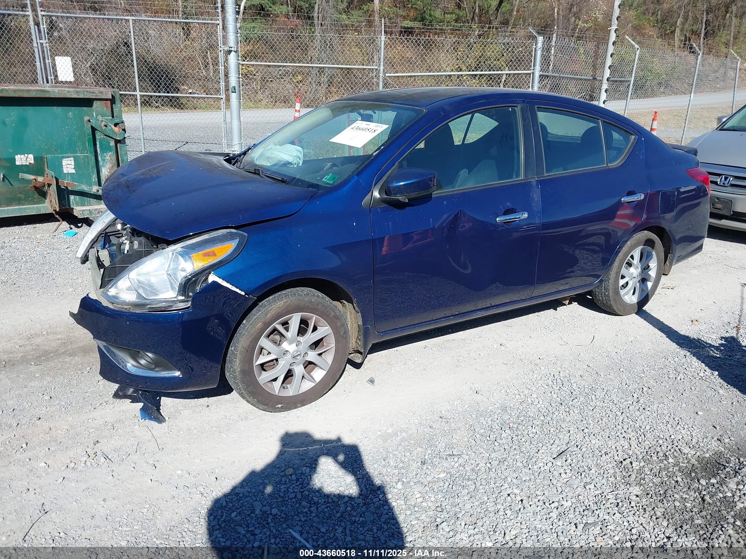 NISSAN VERSA image 2