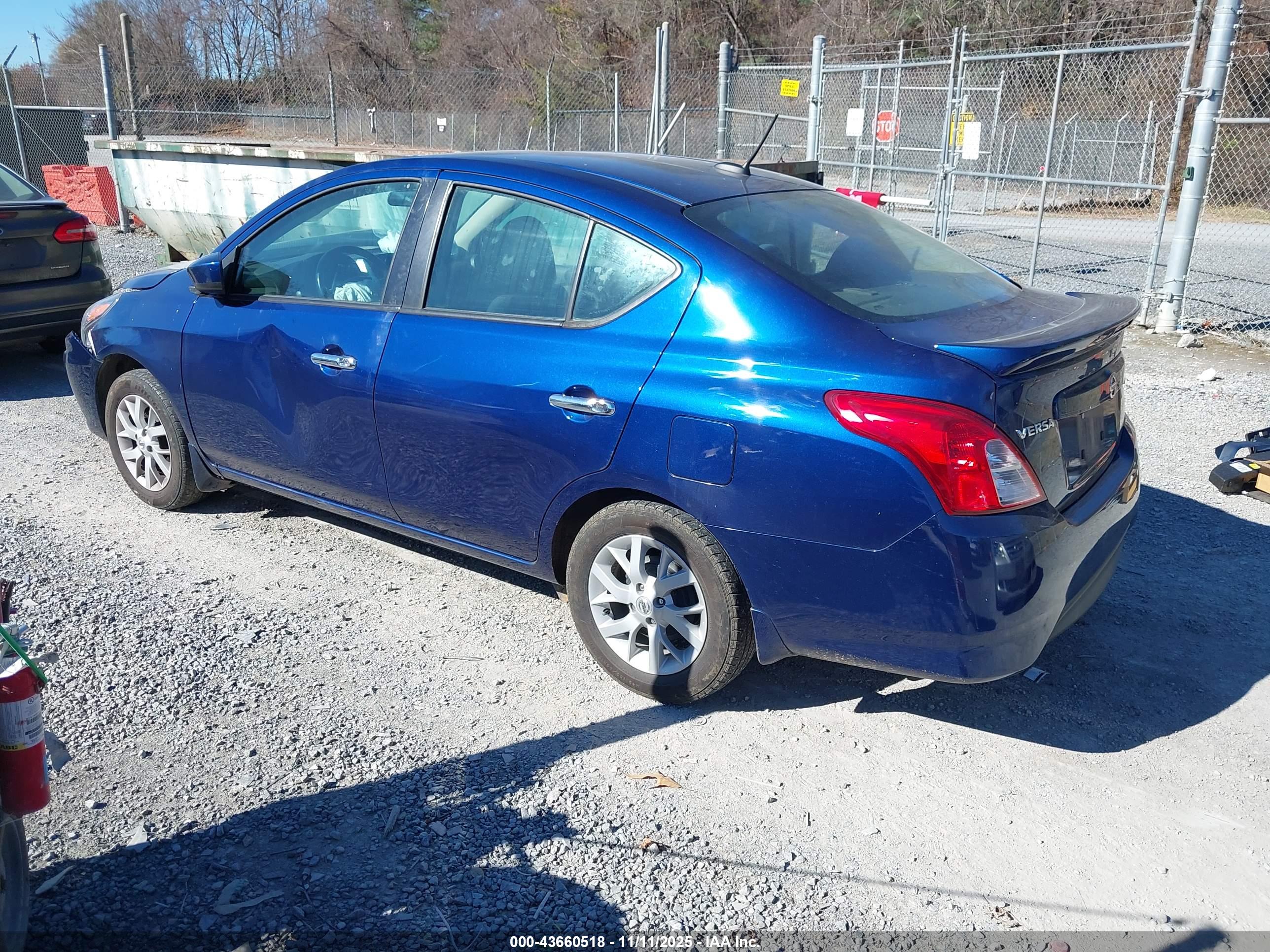 NISSAN VERSA image 3