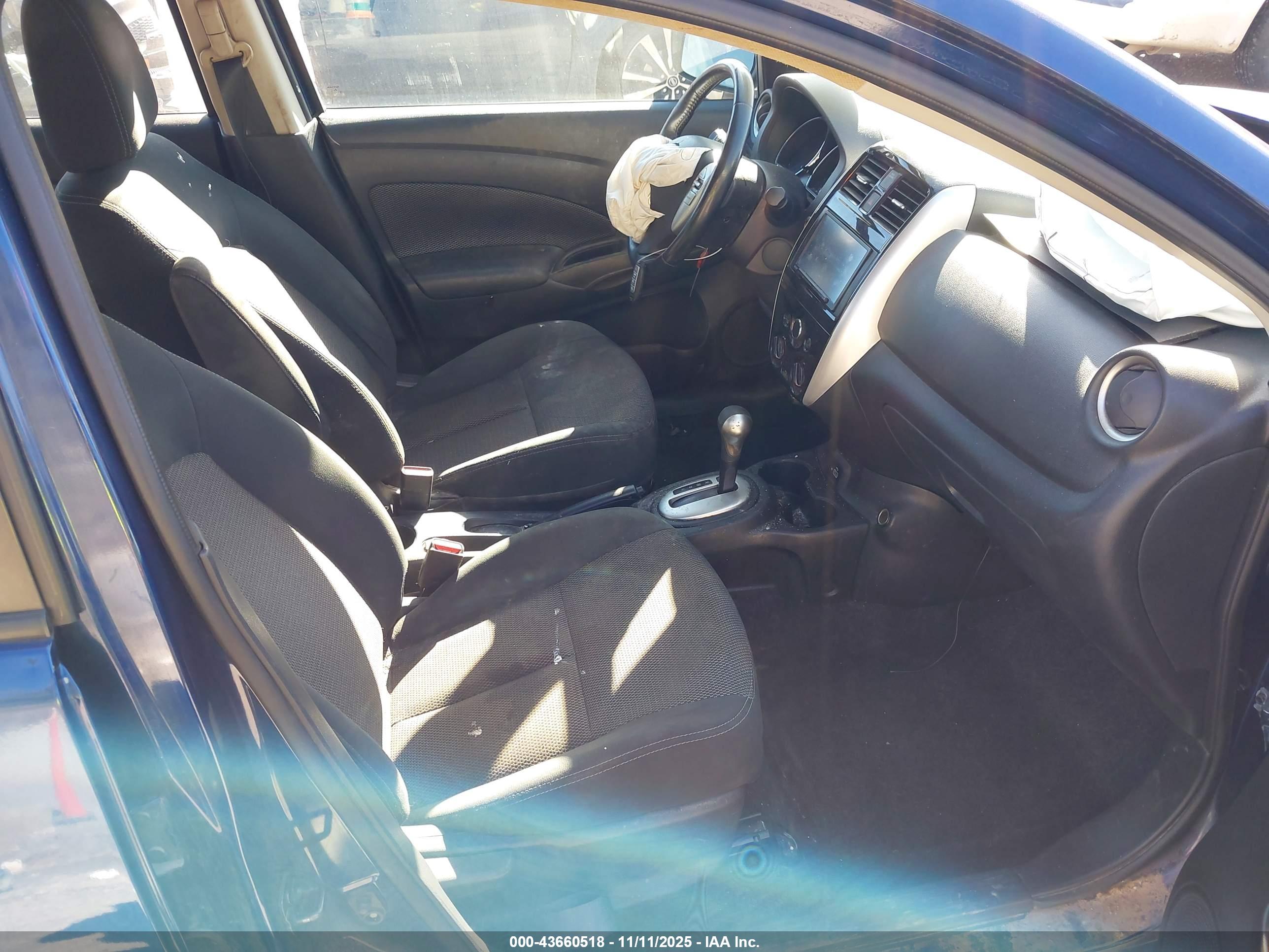 NISSAN VERSA image 5