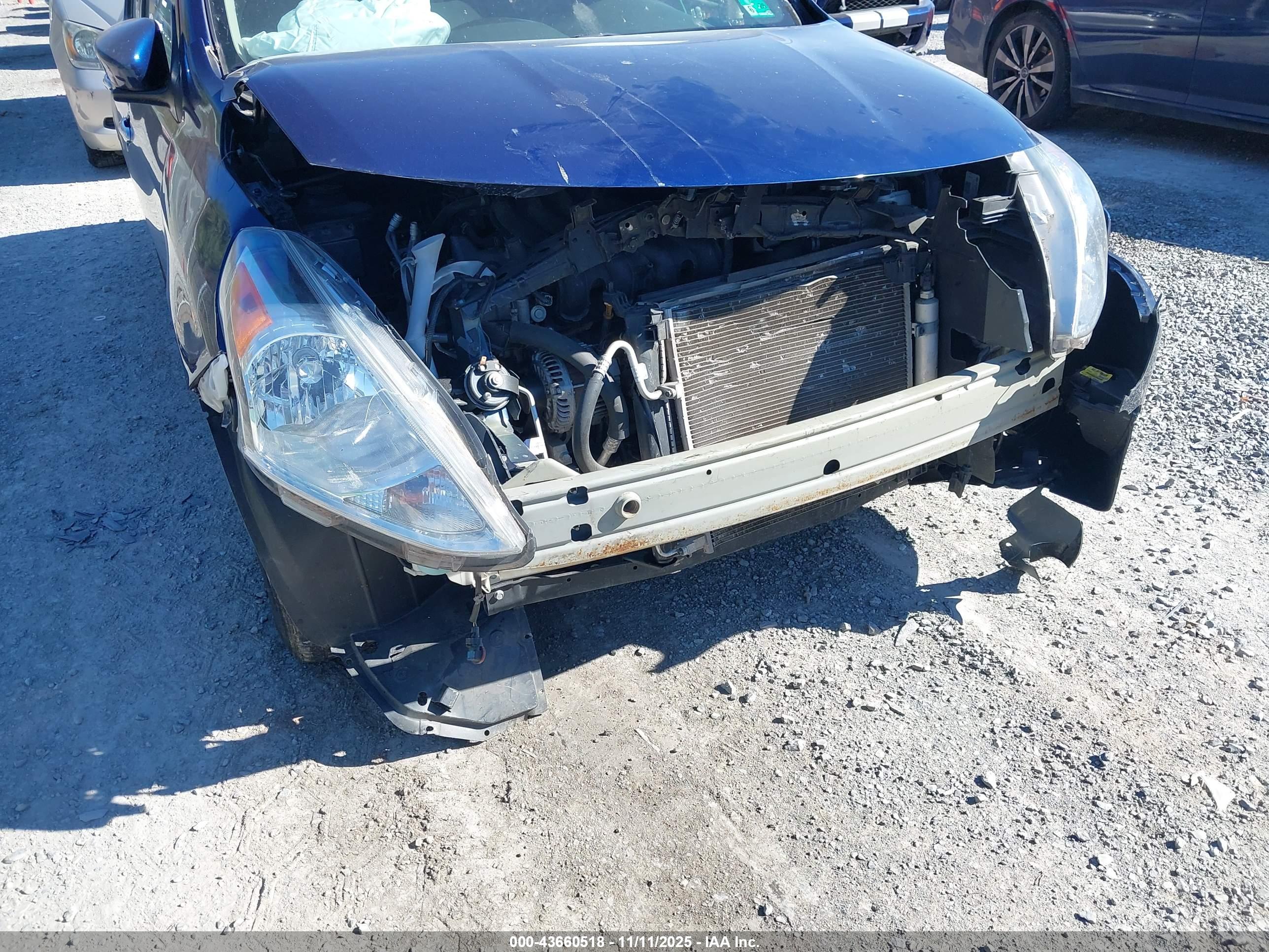 NISSAN VERSA image 6