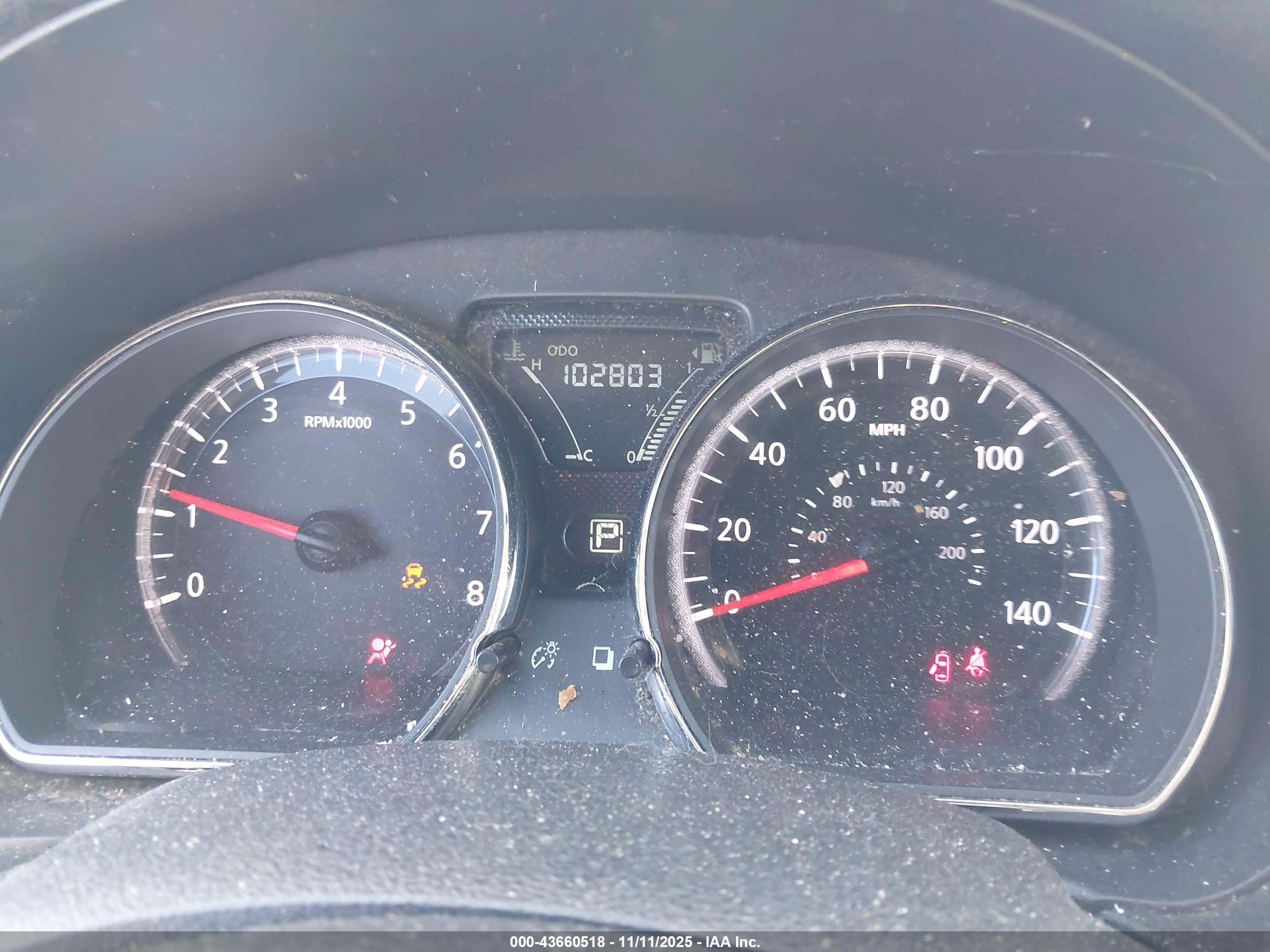 NISSAN VERSA image 7