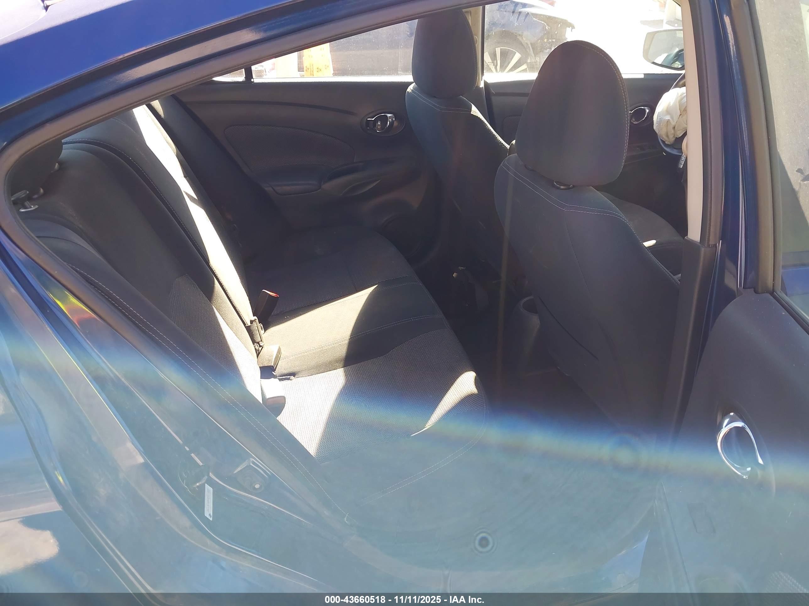NISSAN VERSA image 8