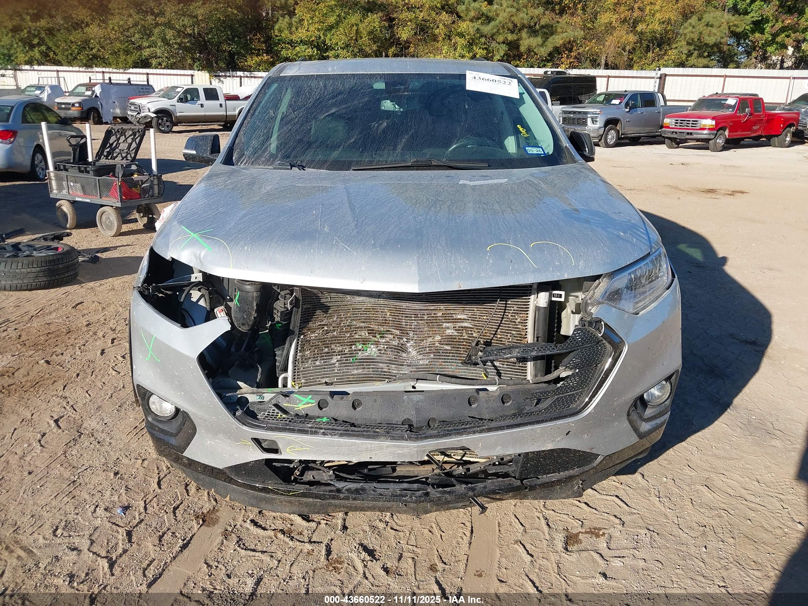 CHEVROLET TRAVERSE image 6