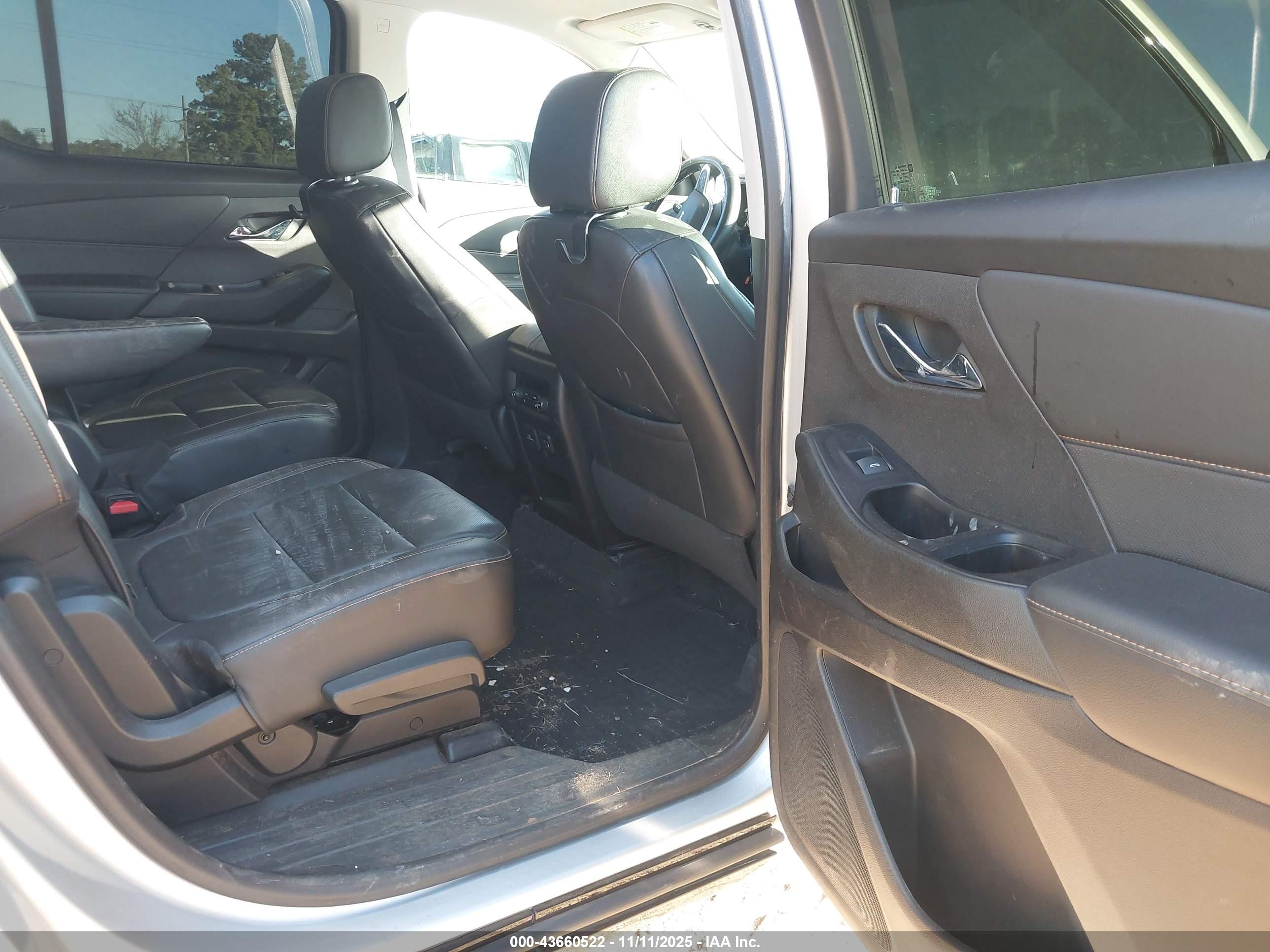 CHEVROLET TRAVERSE image 8