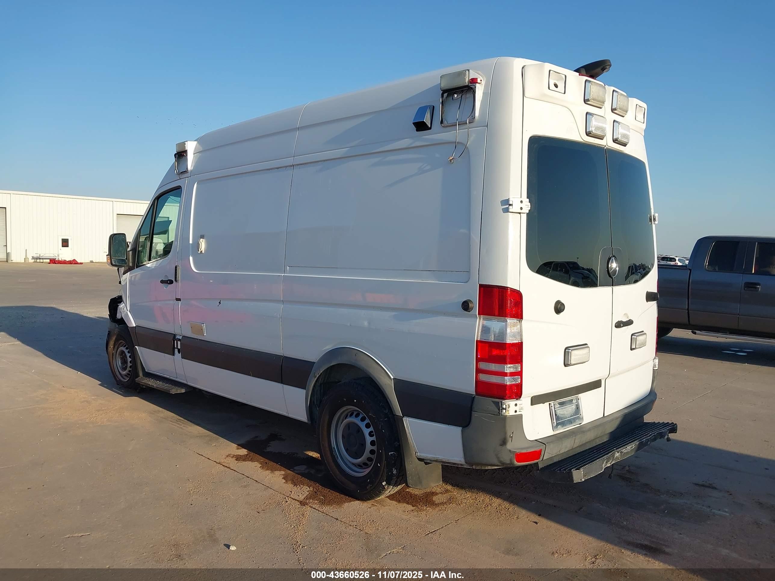 MERCEDES-BENZ SPRINTER image 3