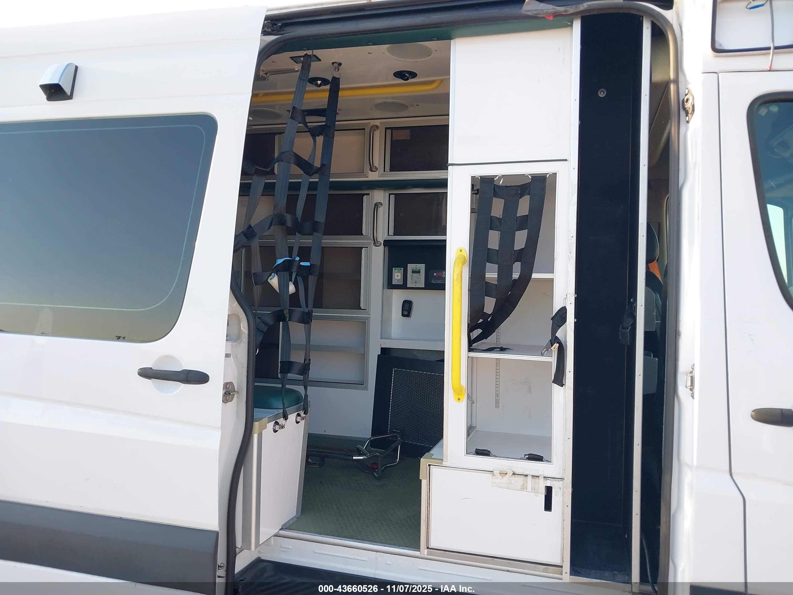 MERCEDES-BENZ SPRINTER image 8