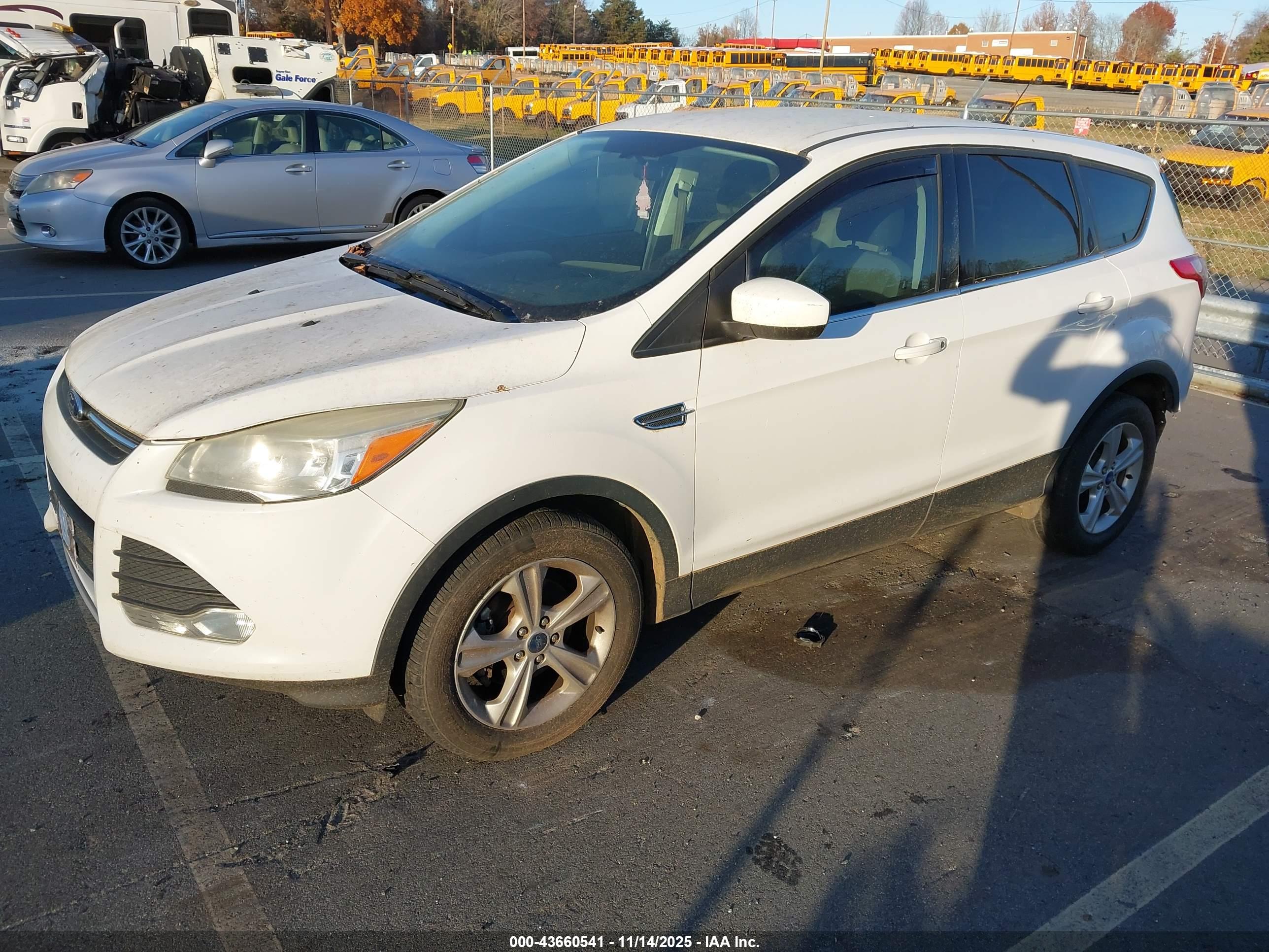 FORD ESCAPE image 2