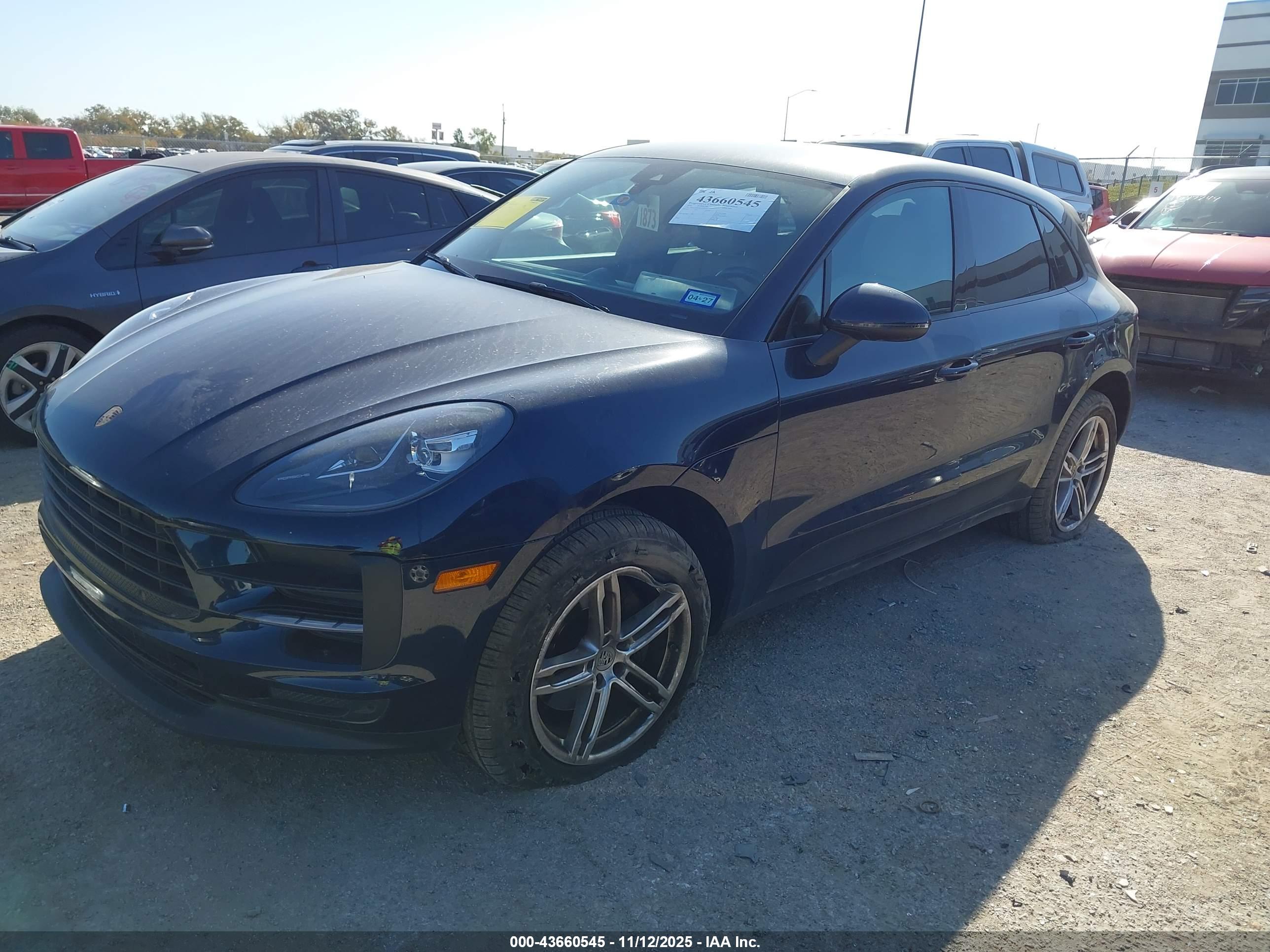 PORSCHE MACAN image 2