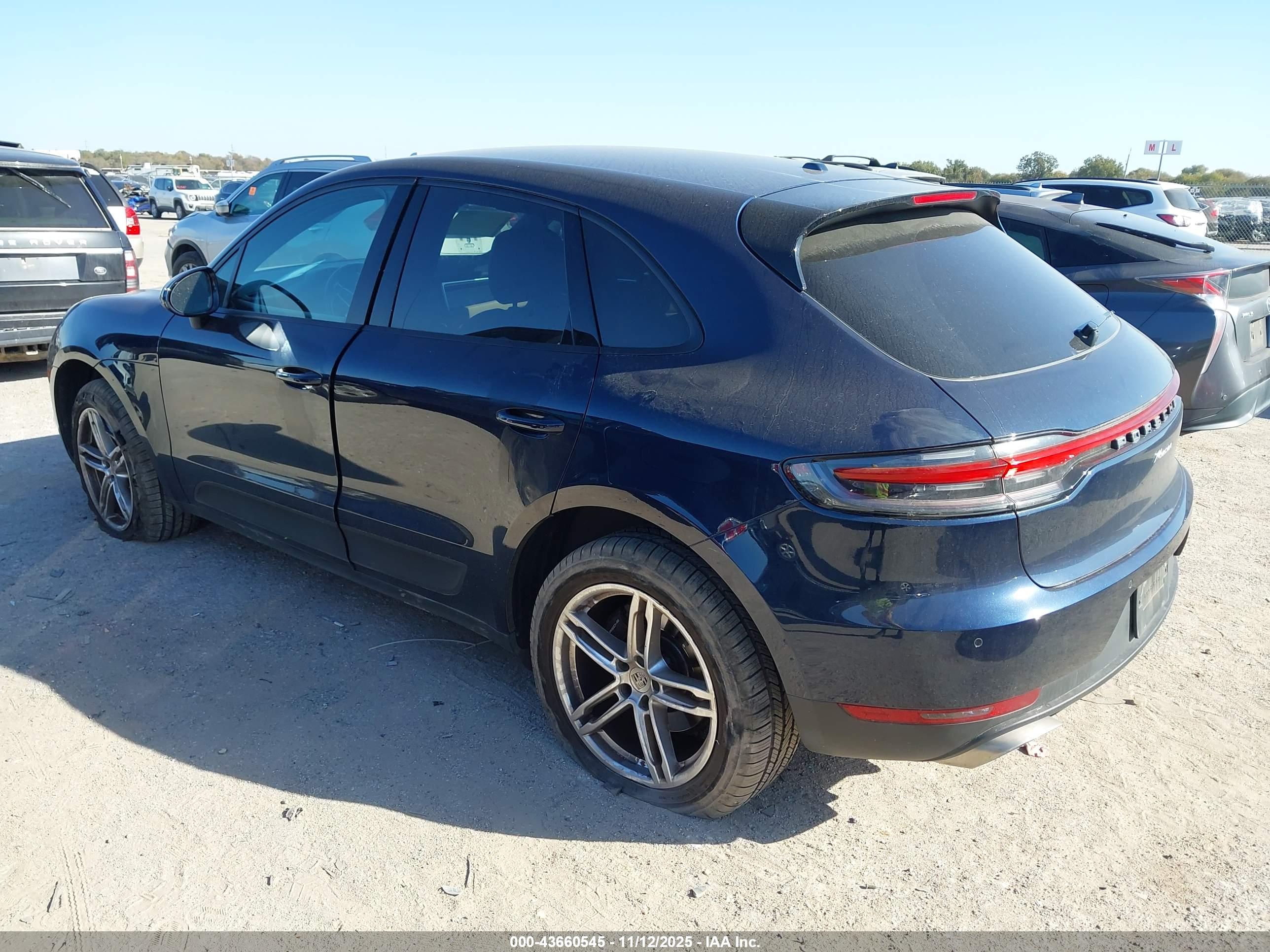 PORSCHE MACAN image 3