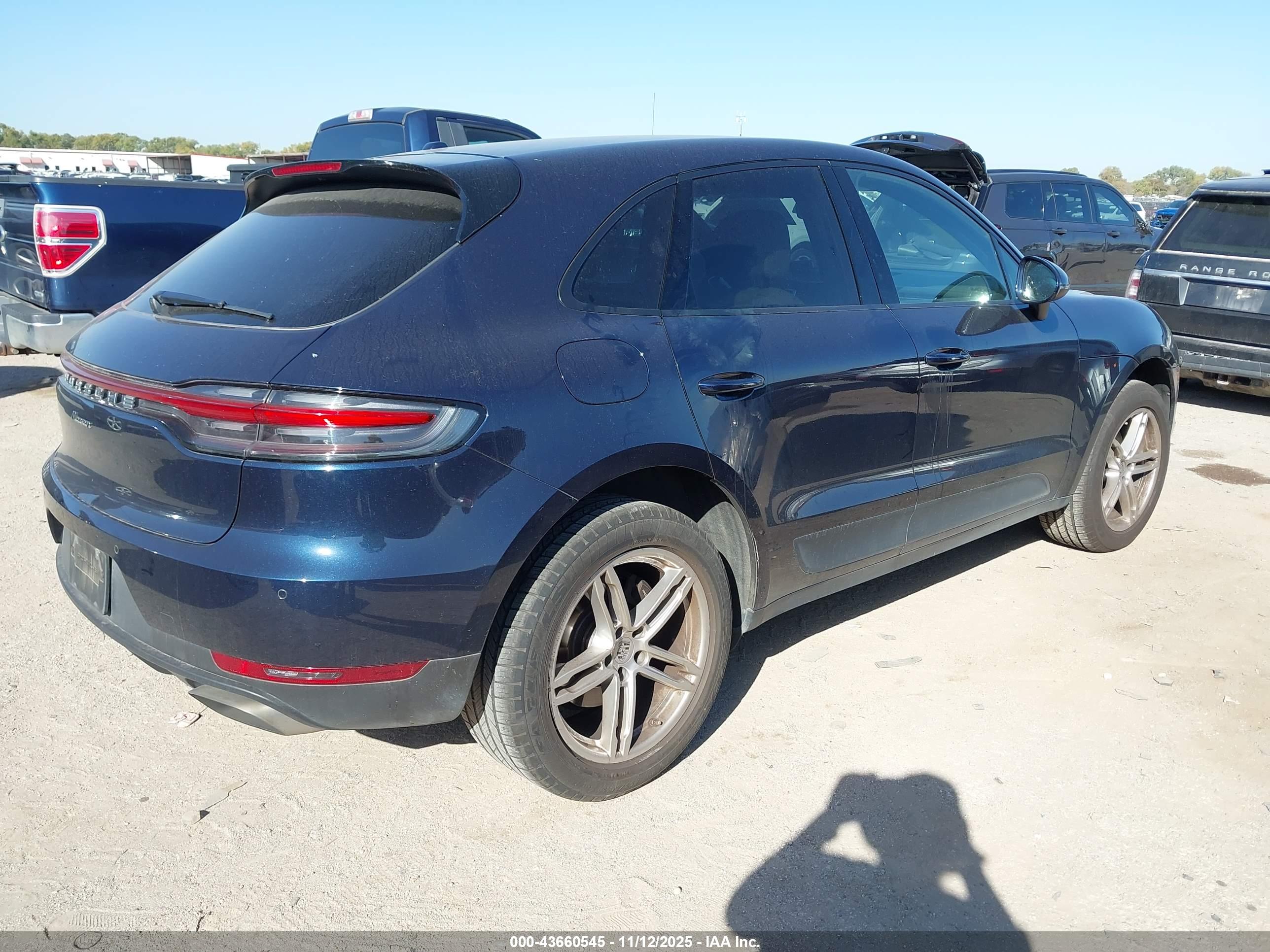 PORSCHE MACAN image 4