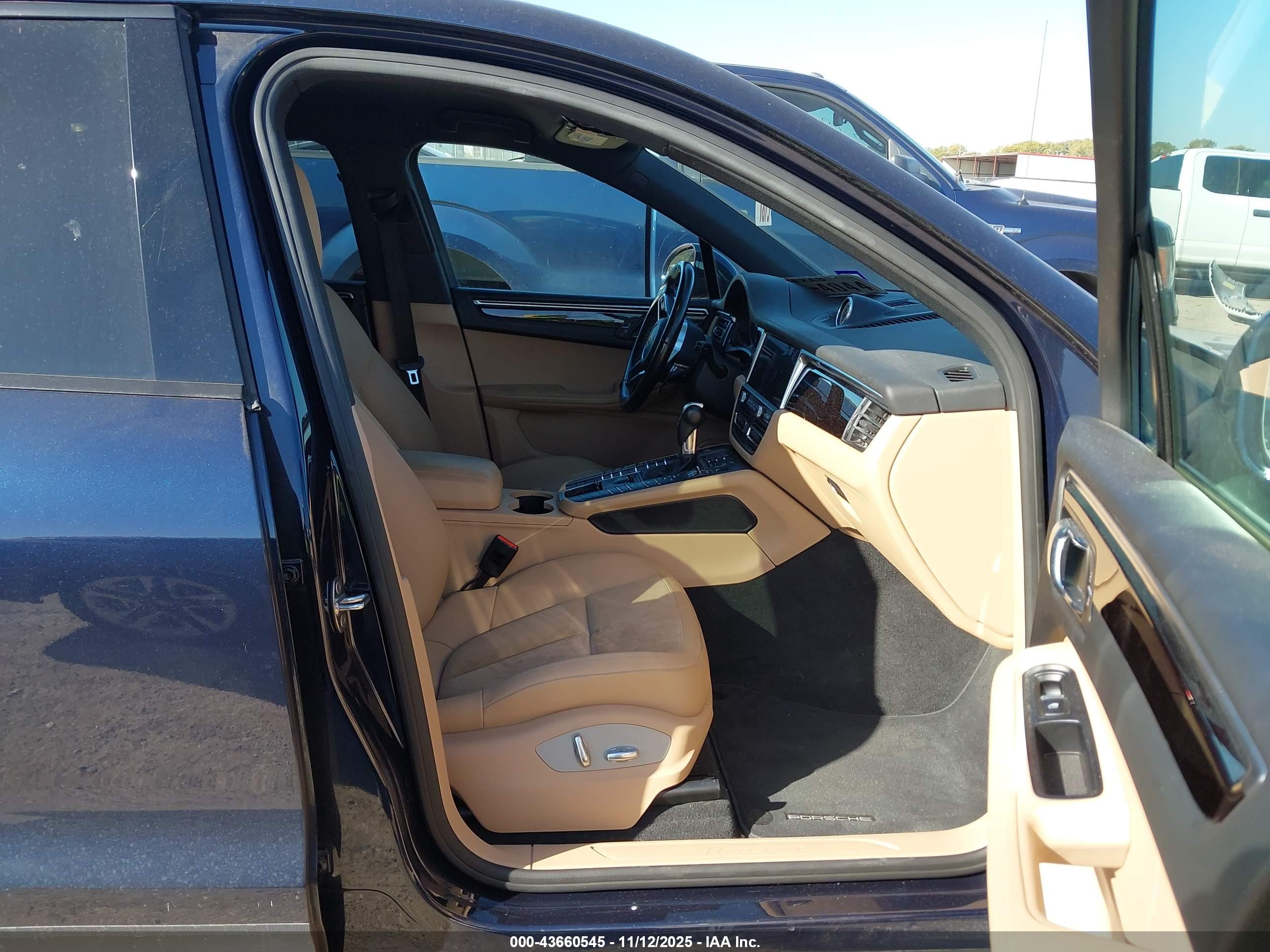 PORSCHE MACAN image 5